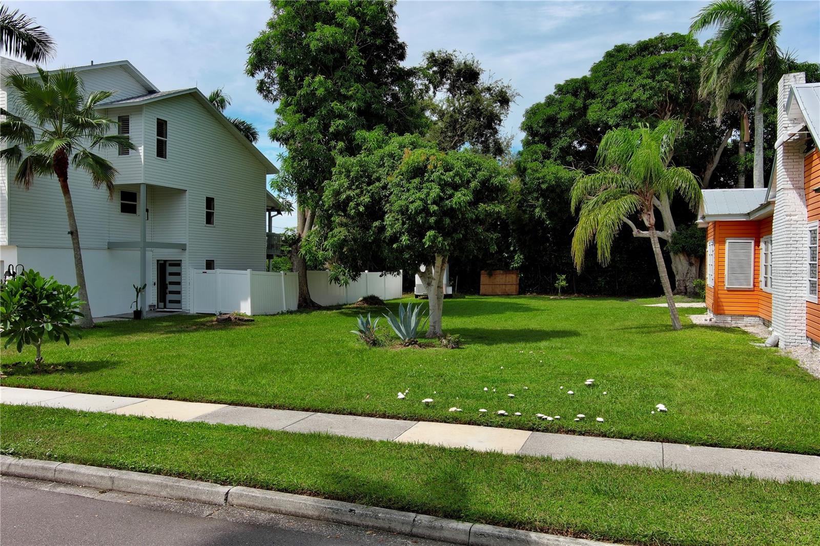 BAYVIEW GROVE - Land