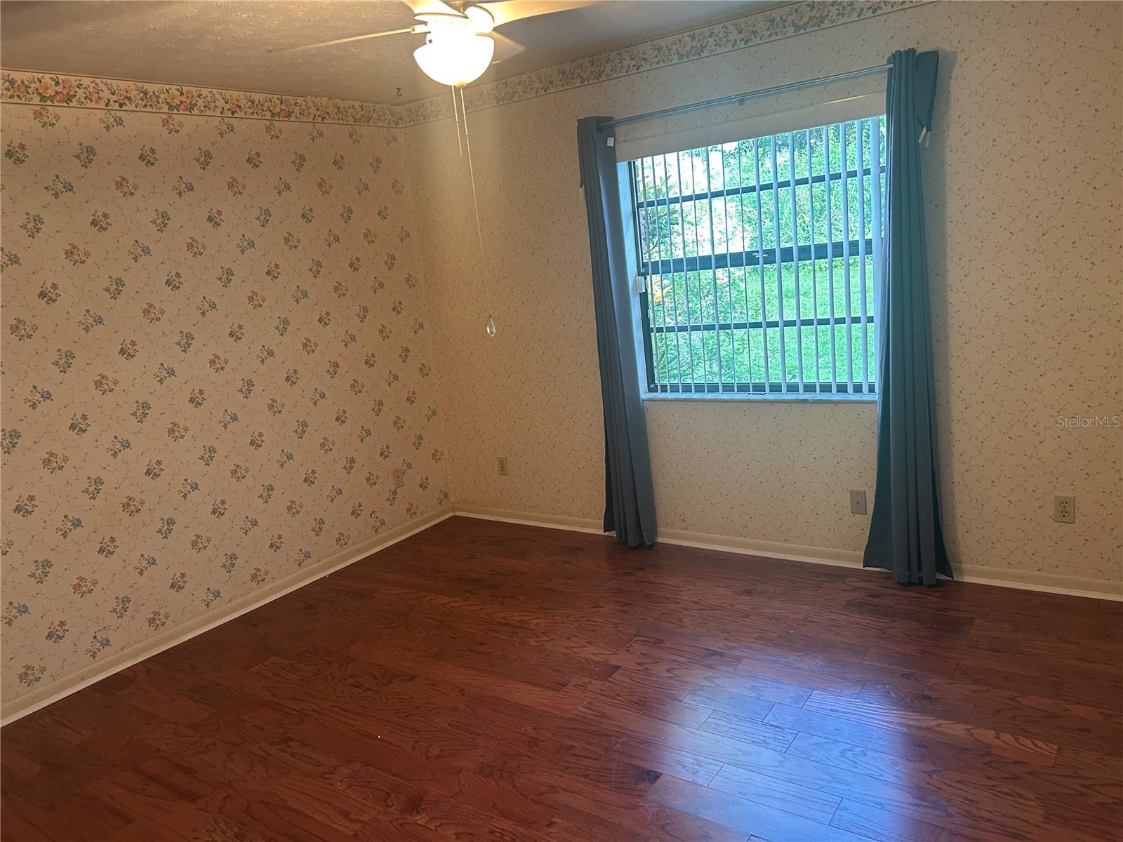 1813 LAUREL OAK DRIVE