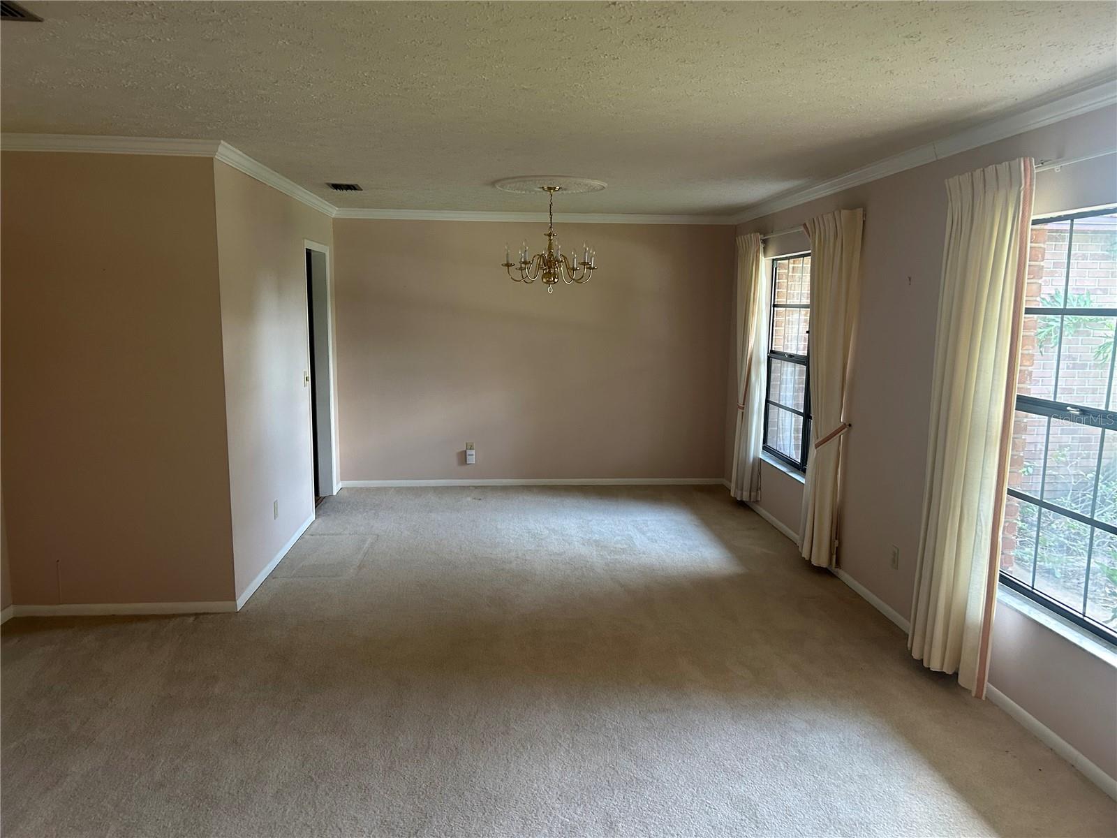 1813 LAUREL OAK DRIVE