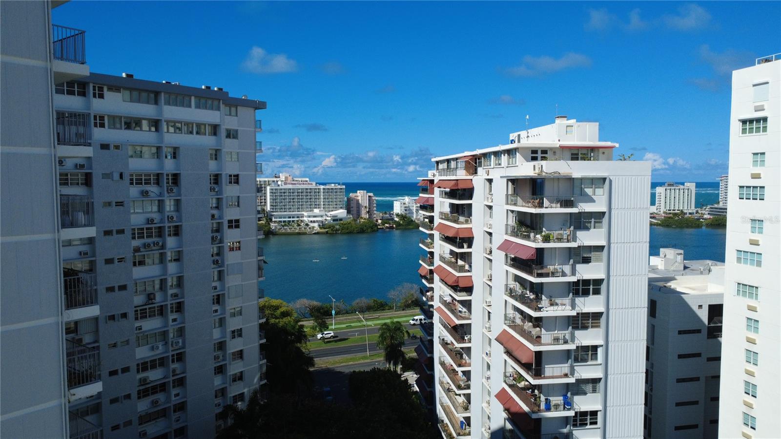 CARIBBEAN TOWERS - Residential