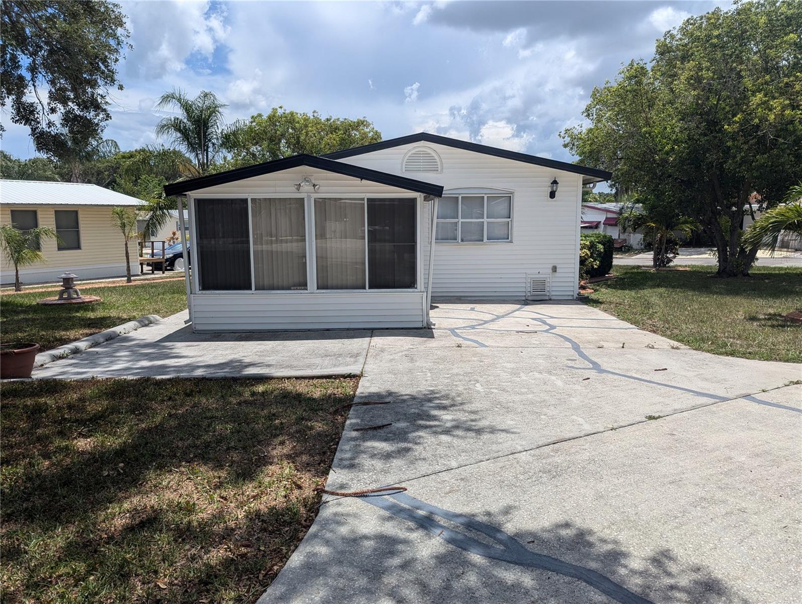 SADDLEBAG LAKE - Residential