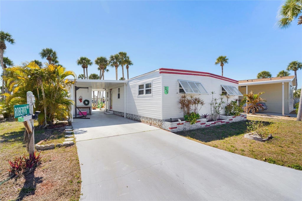Photo of 210 Roma Road, Venice, FL 34285 (MLS # N6146326)