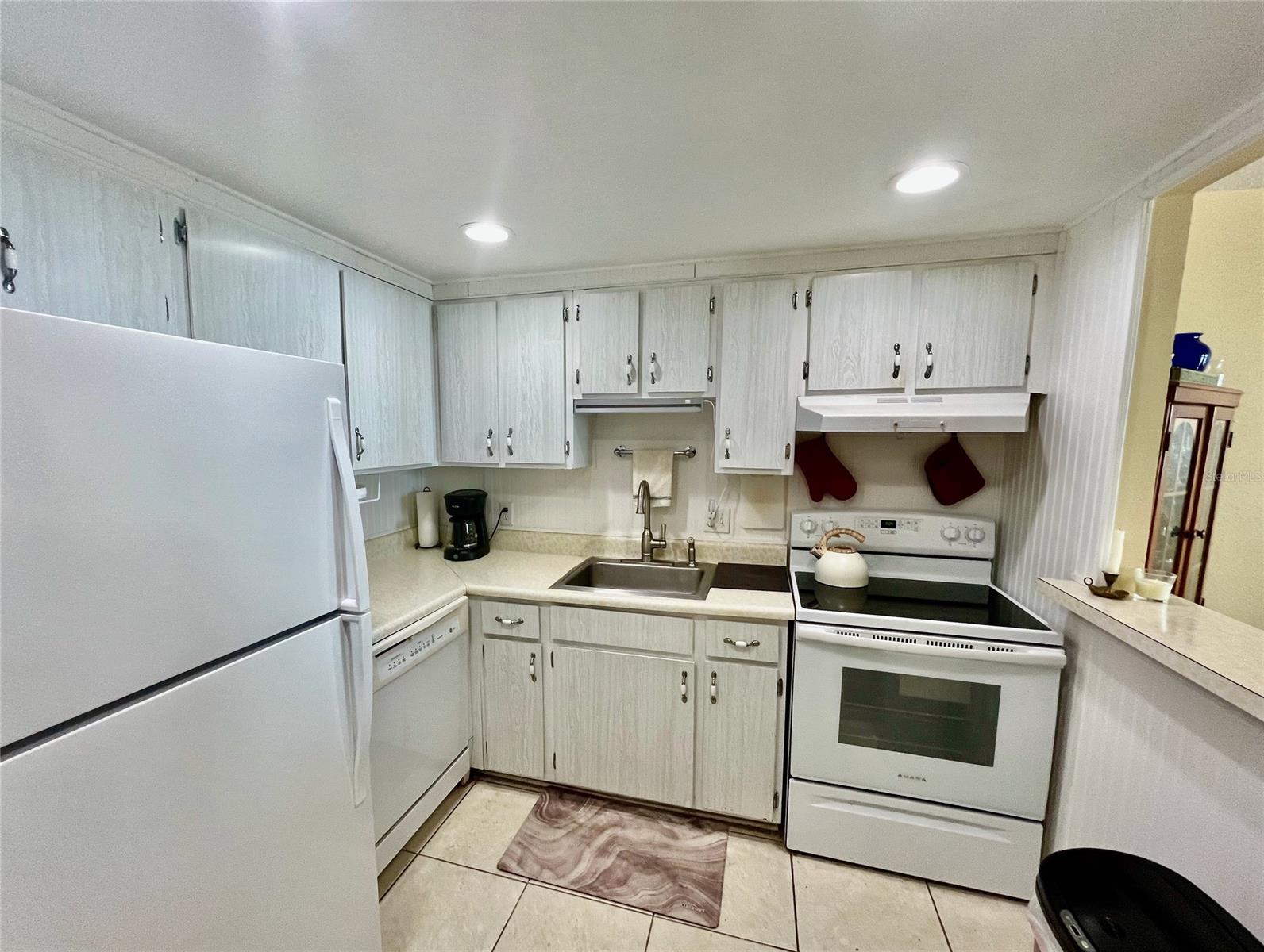 Bayshore Bath & Tennis Club Condo - Residential