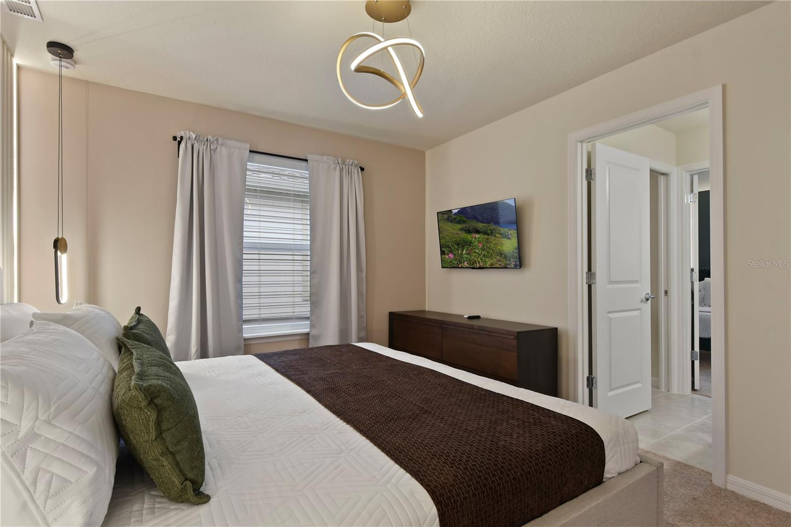 WINDSOR ISLAND RESIDENCE PH 2B - Residential