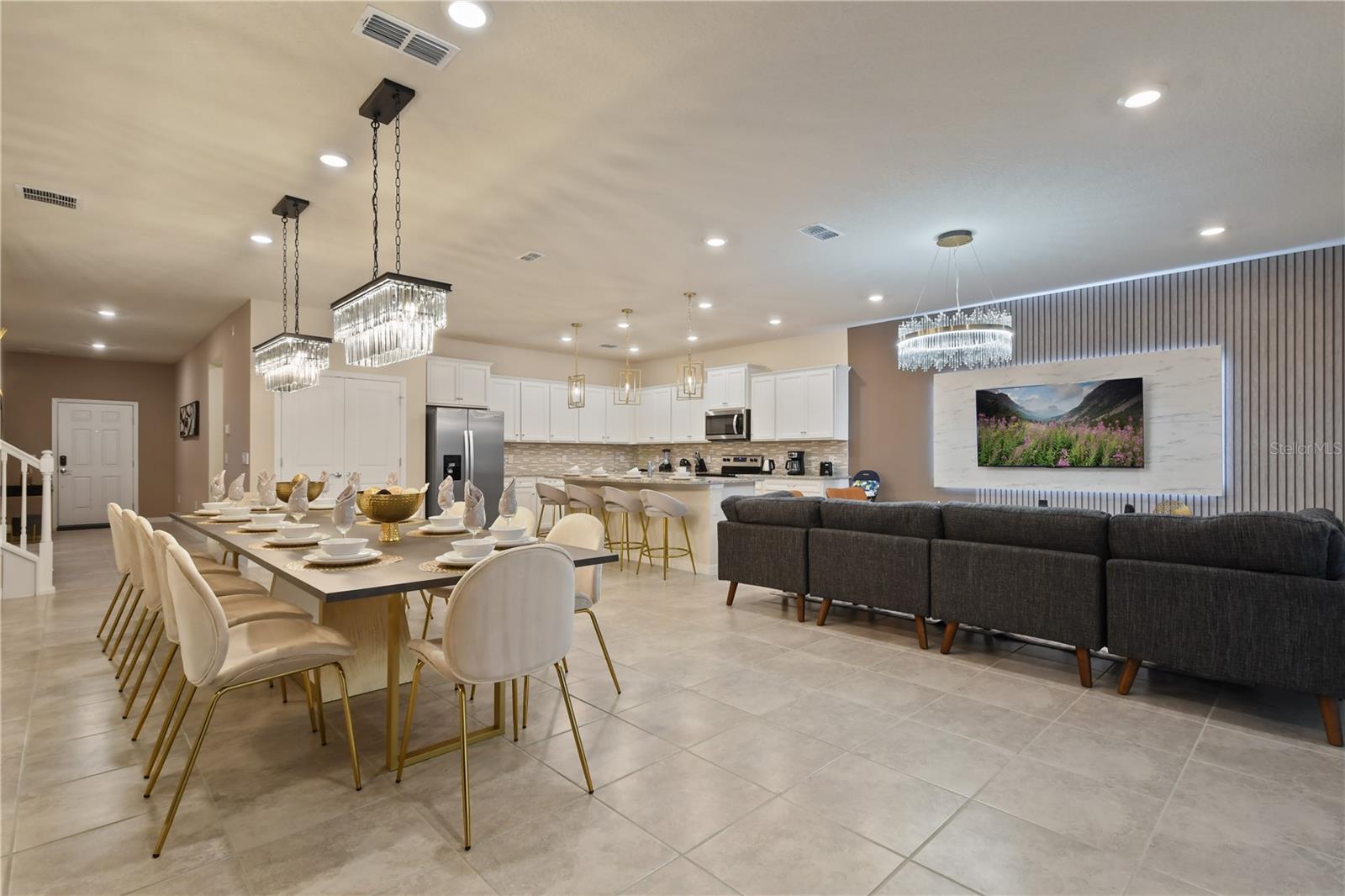 WINDSOR ISLAND RESIDENCE PH 2B - Residential