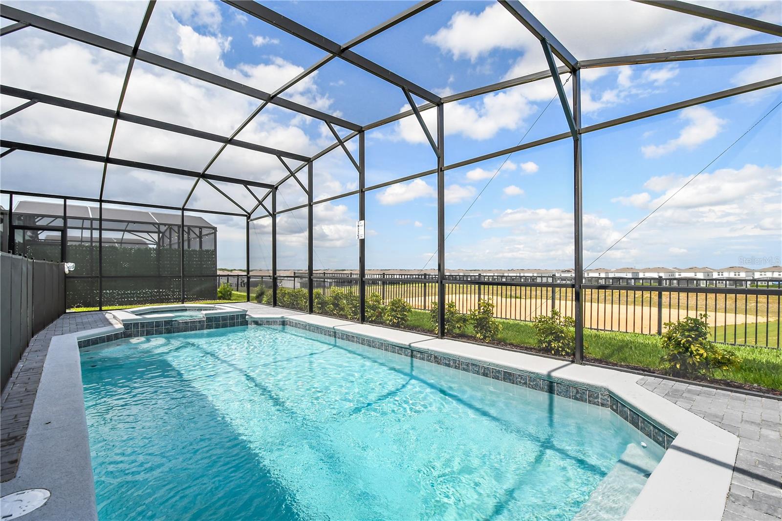 WINDSOR ISLAND RESIDENCE PH 2B - Residential