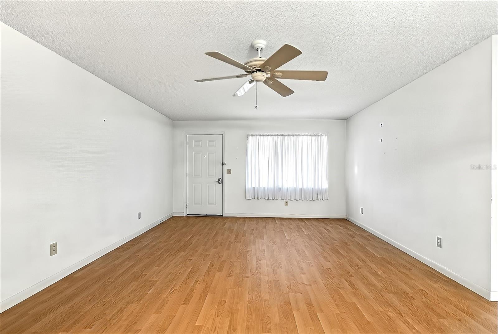 CIRCLE SQUARE WOODS - Residential