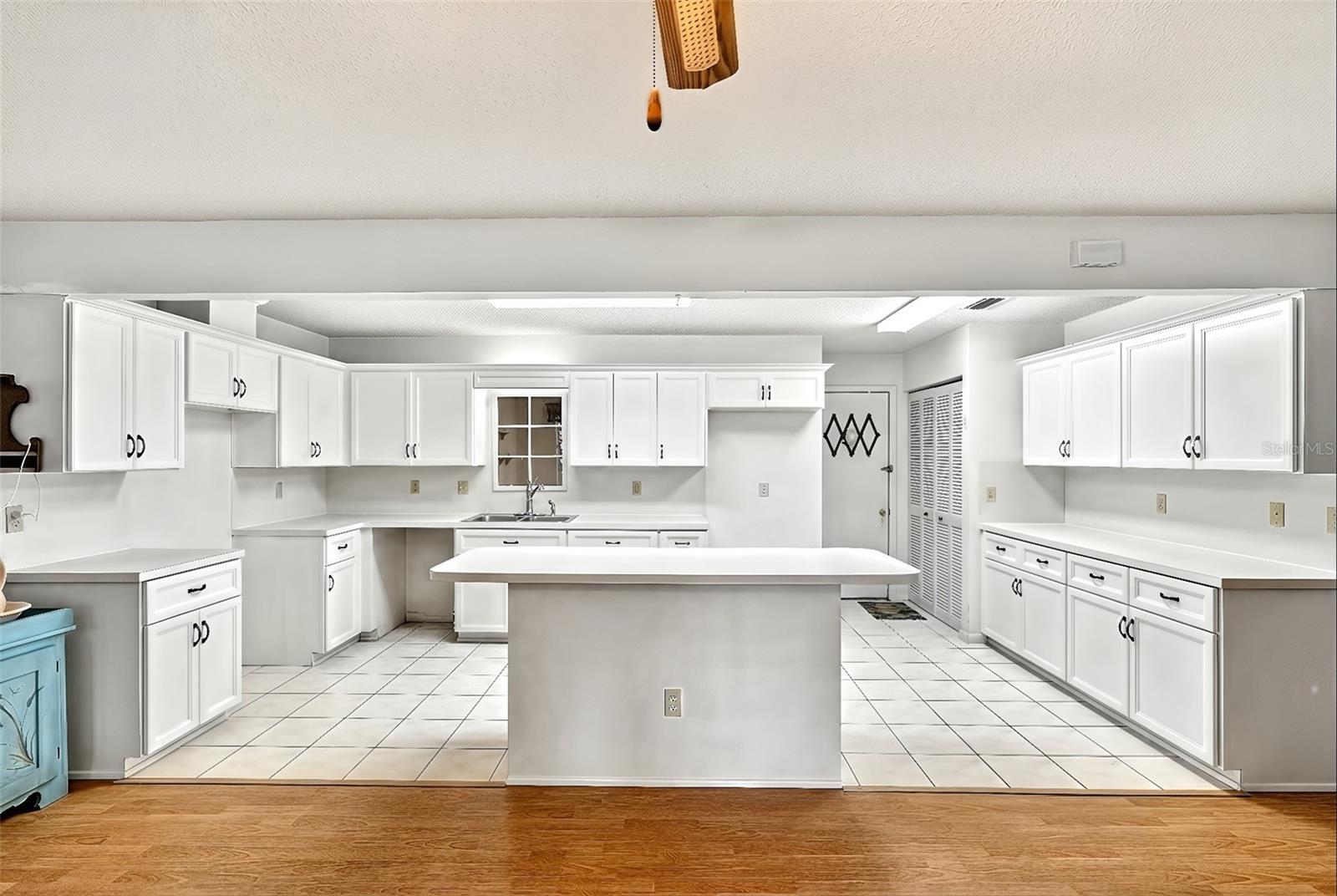 CIRCLE SQUARE WOODS - Residential