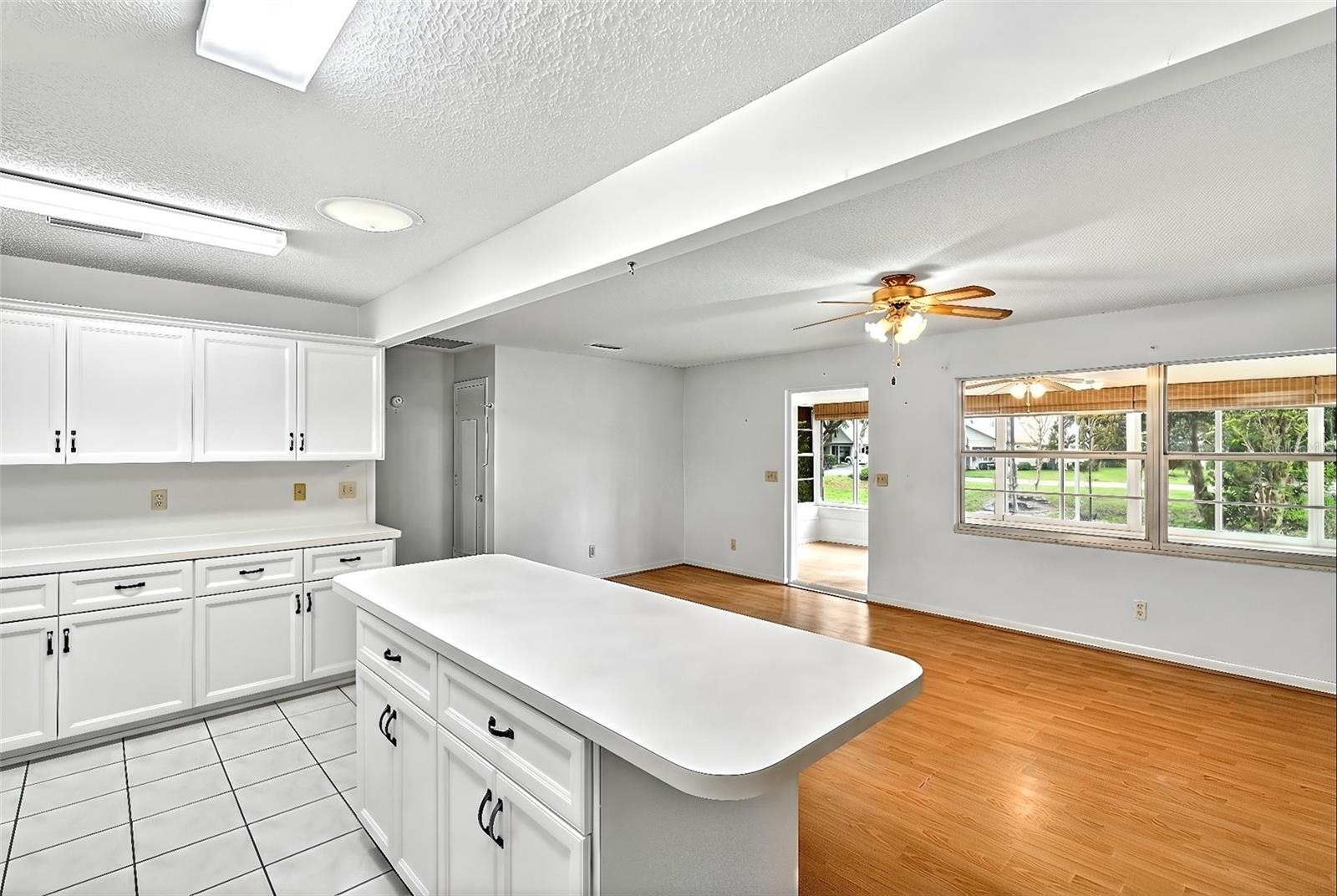 CIRCLE SQUARE WOODS - Residential