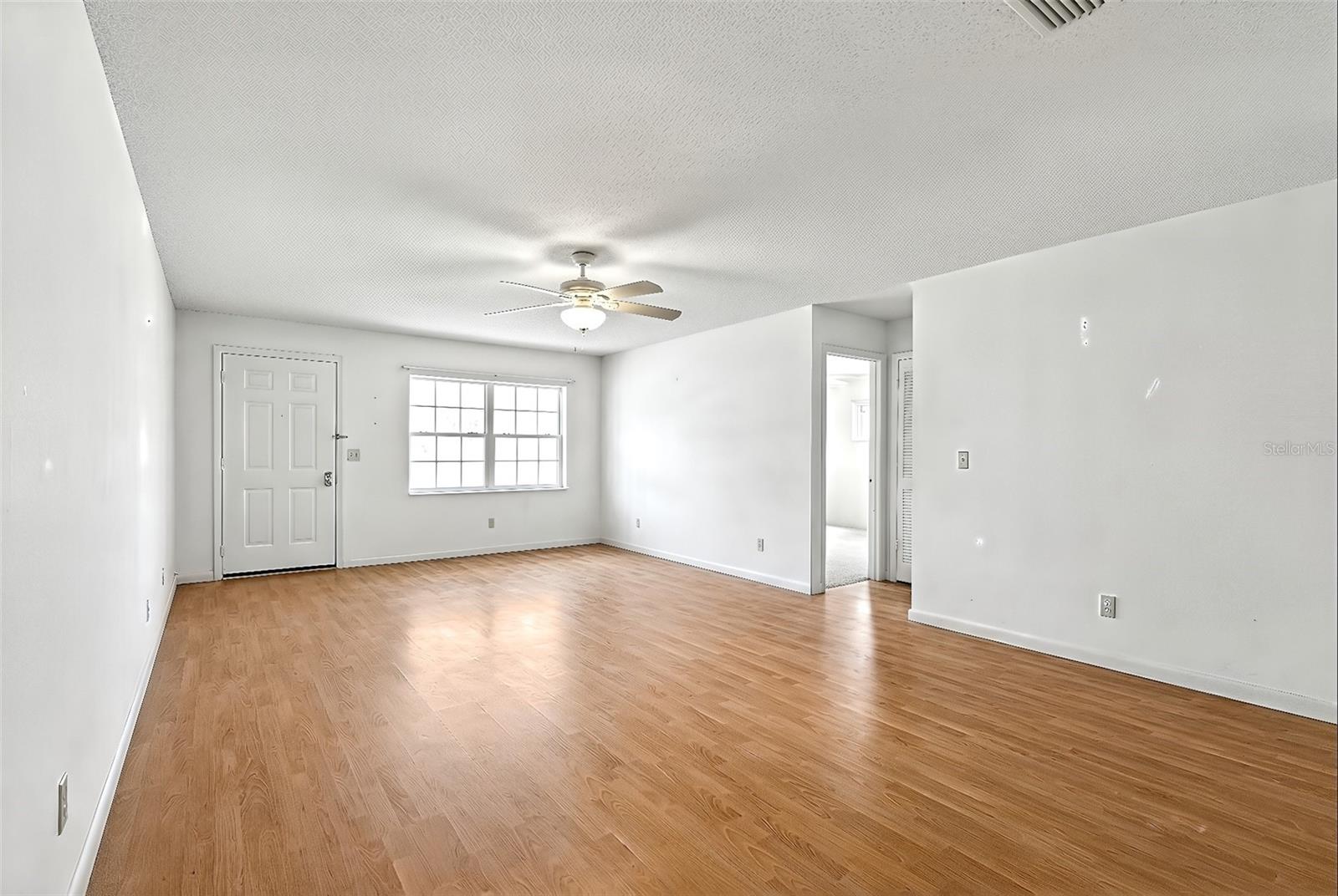 CIRCLE SQUARE WOODS - Residential