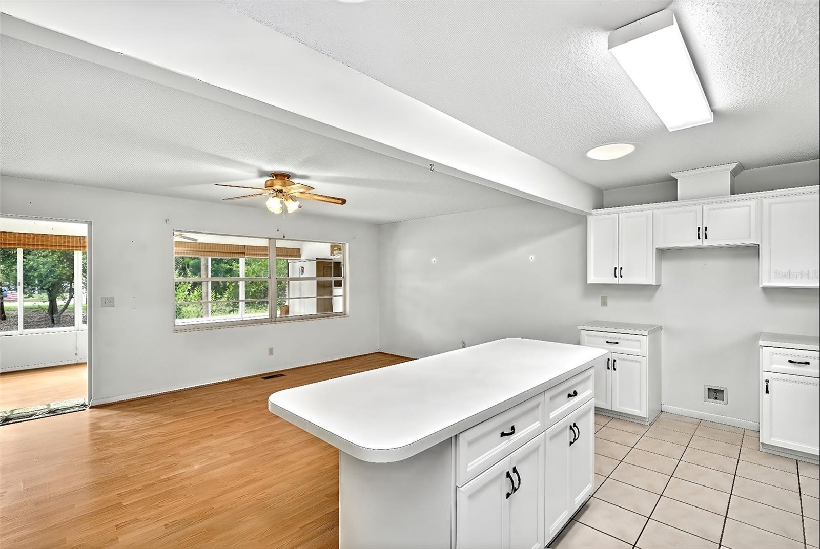 CIRCLE SQUARE WOODS - Residential