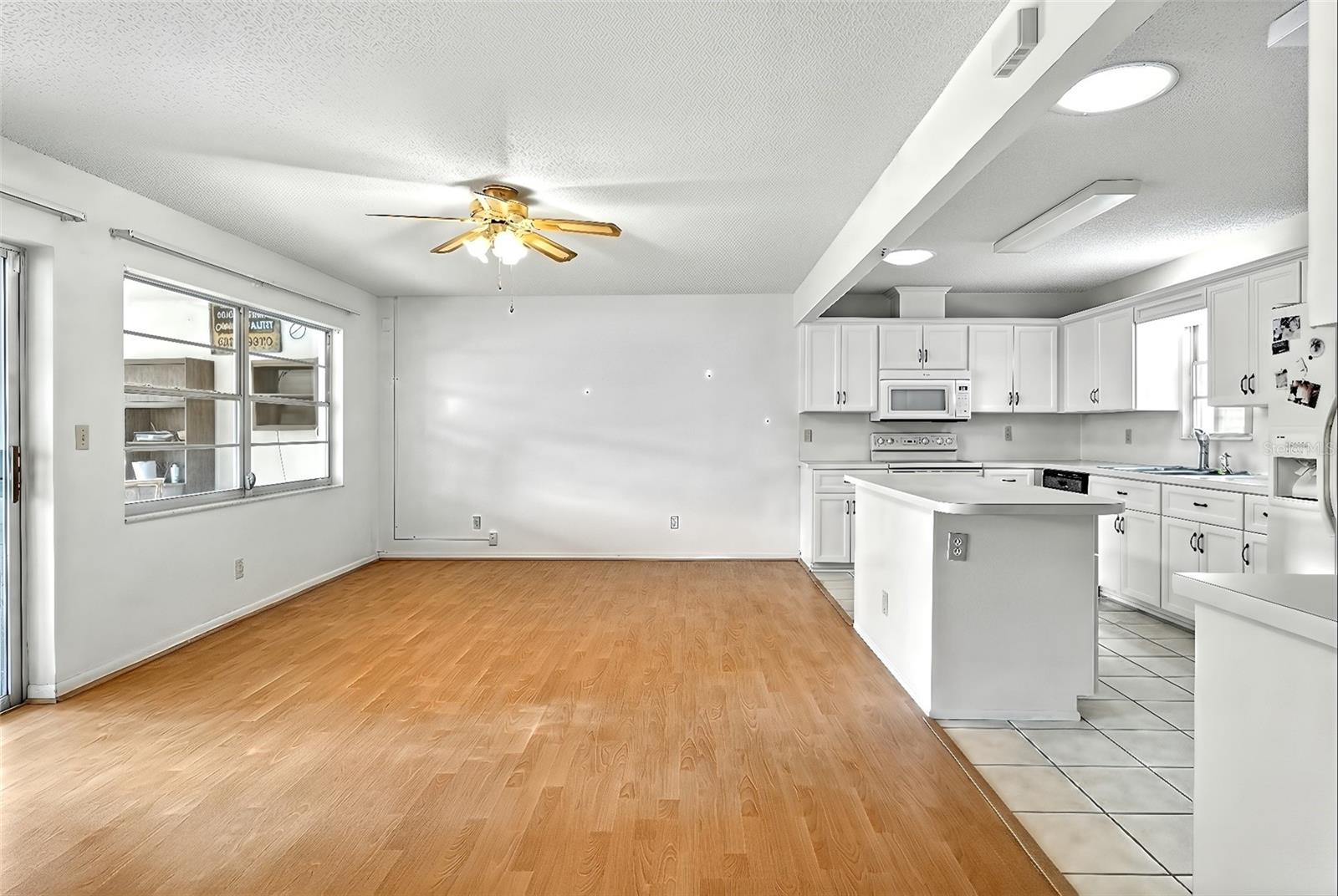 CIRCLE SQUARE WOODS - Residential