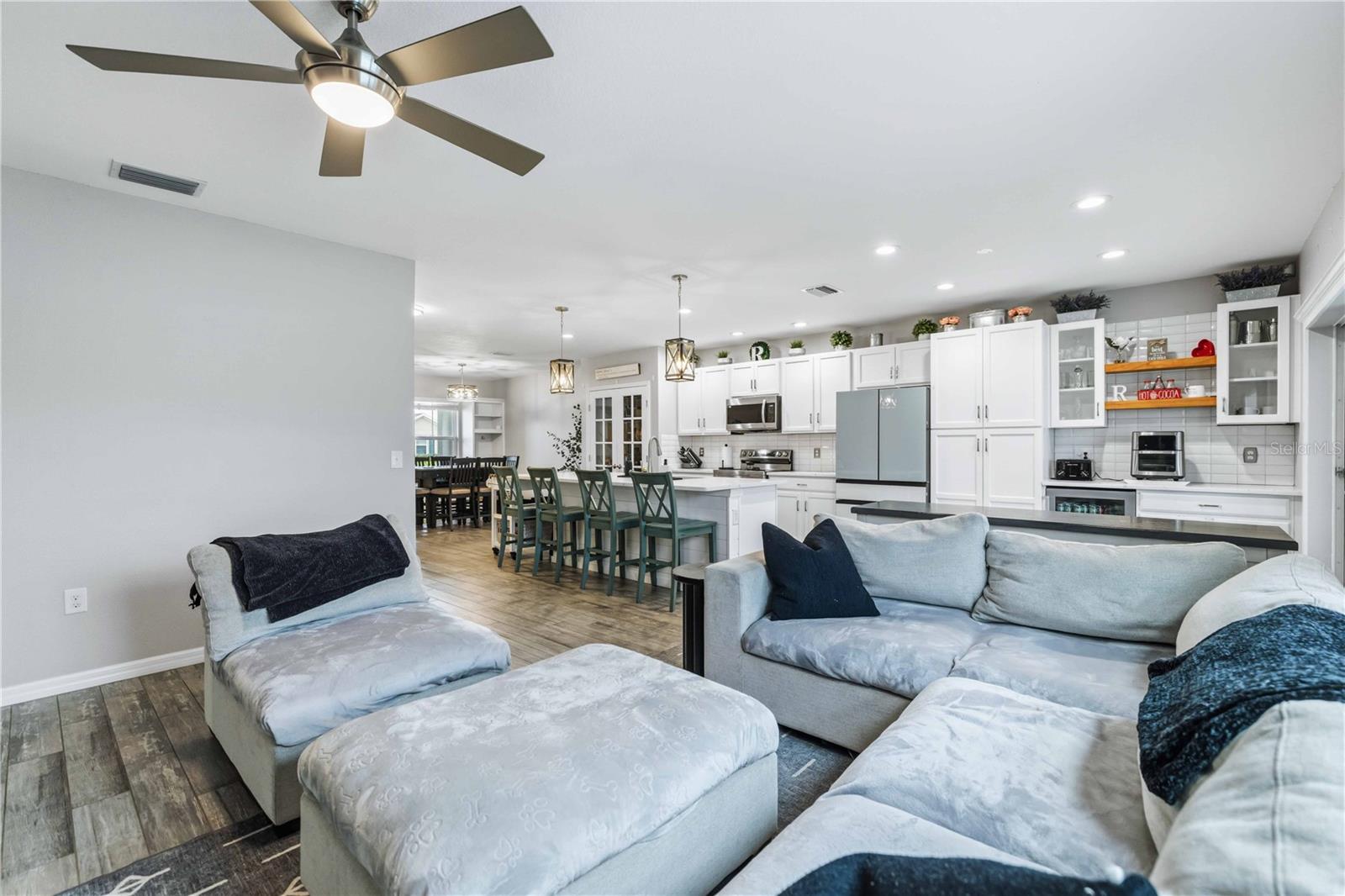 DEL TIERRA PH I - Residential