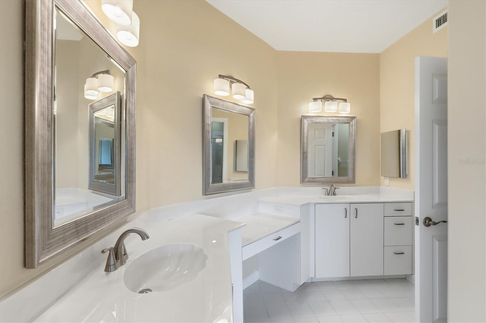 RIVERWOOD - Residential