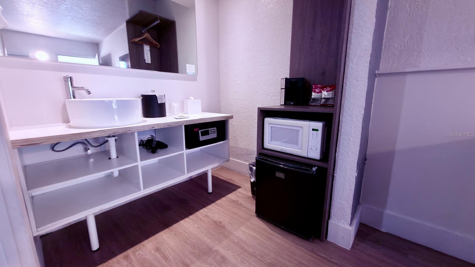 GREENPOINT ESSENTIAL HOTEL CONDO - Residential