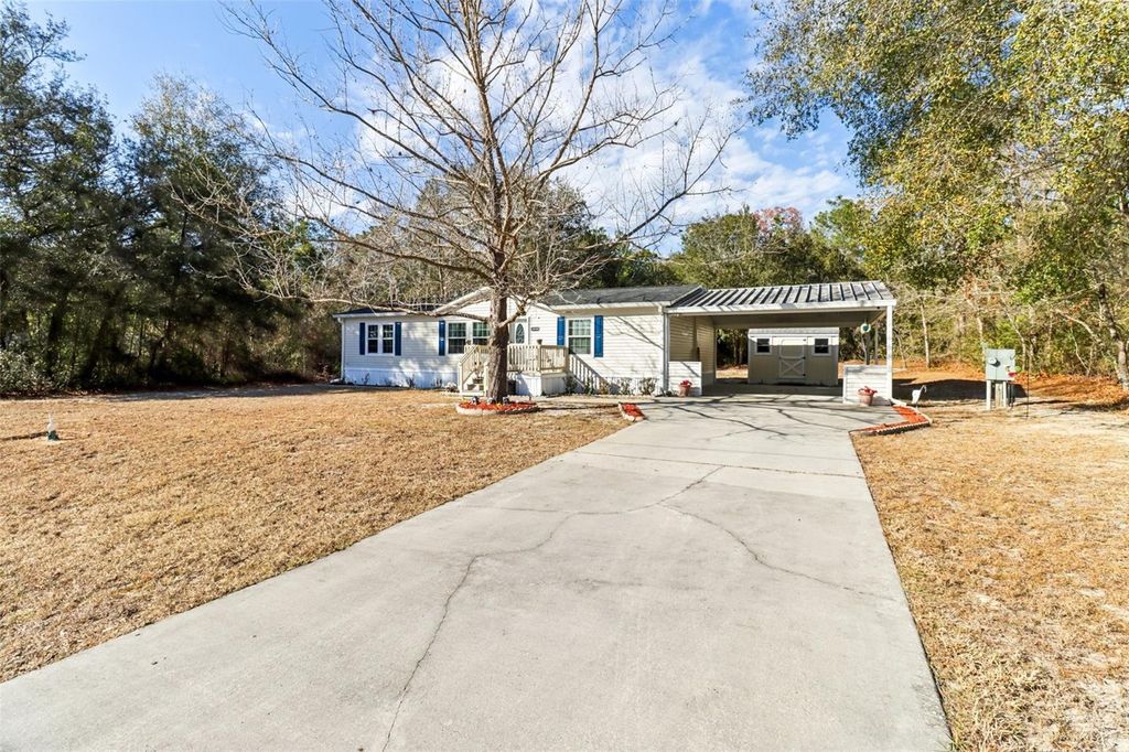 Photo of 16180 NE 2nd Loop, Silver Springs, FL 34488 (MLS # O6381764)