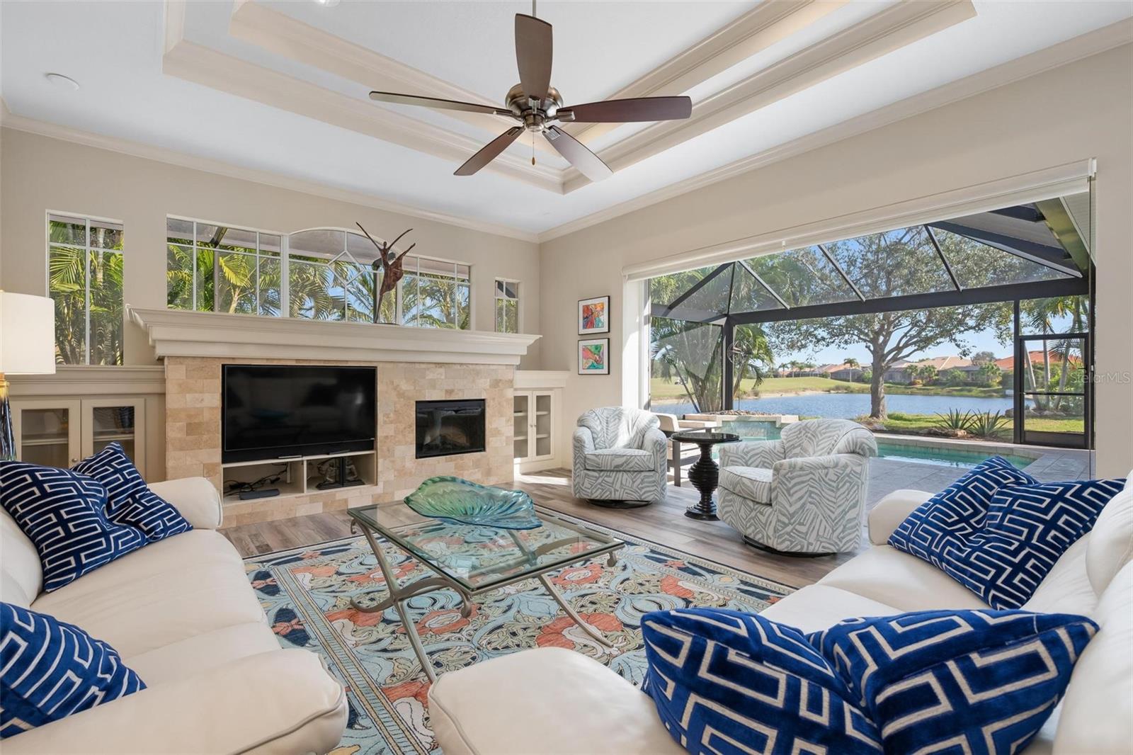 PELICAN POINTE GOLF & COUNTRY - Residential