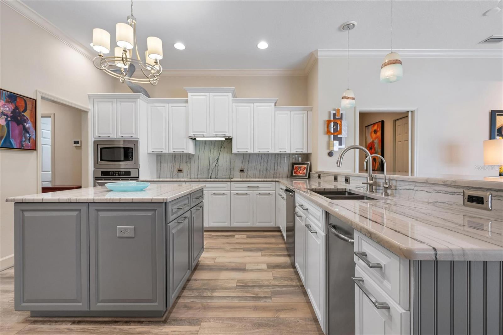 PELICAN POINTE GOLF & COUNTRY - Residential