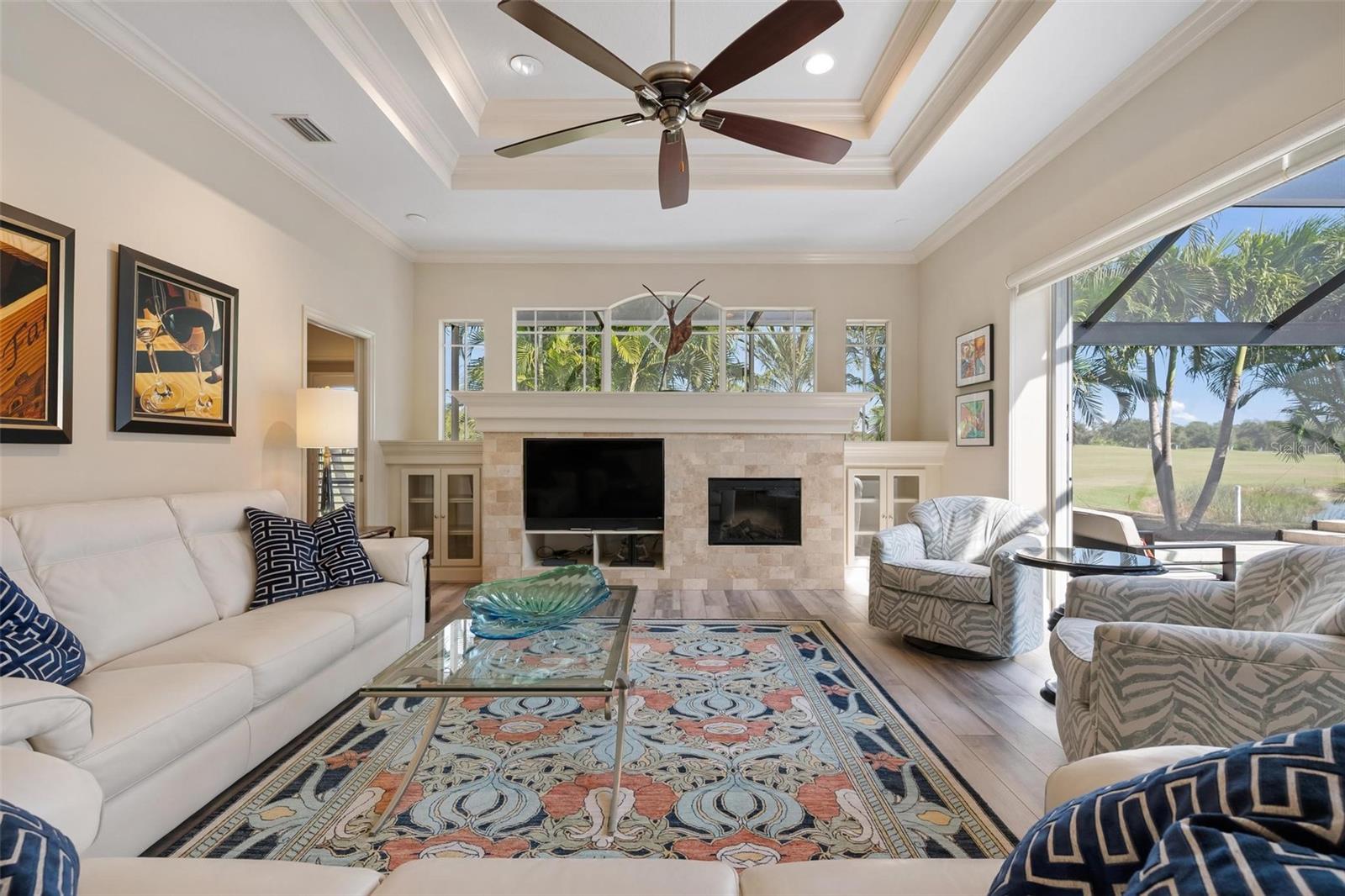 PELICAN POINTE GOLF & COUNTRY - Residential