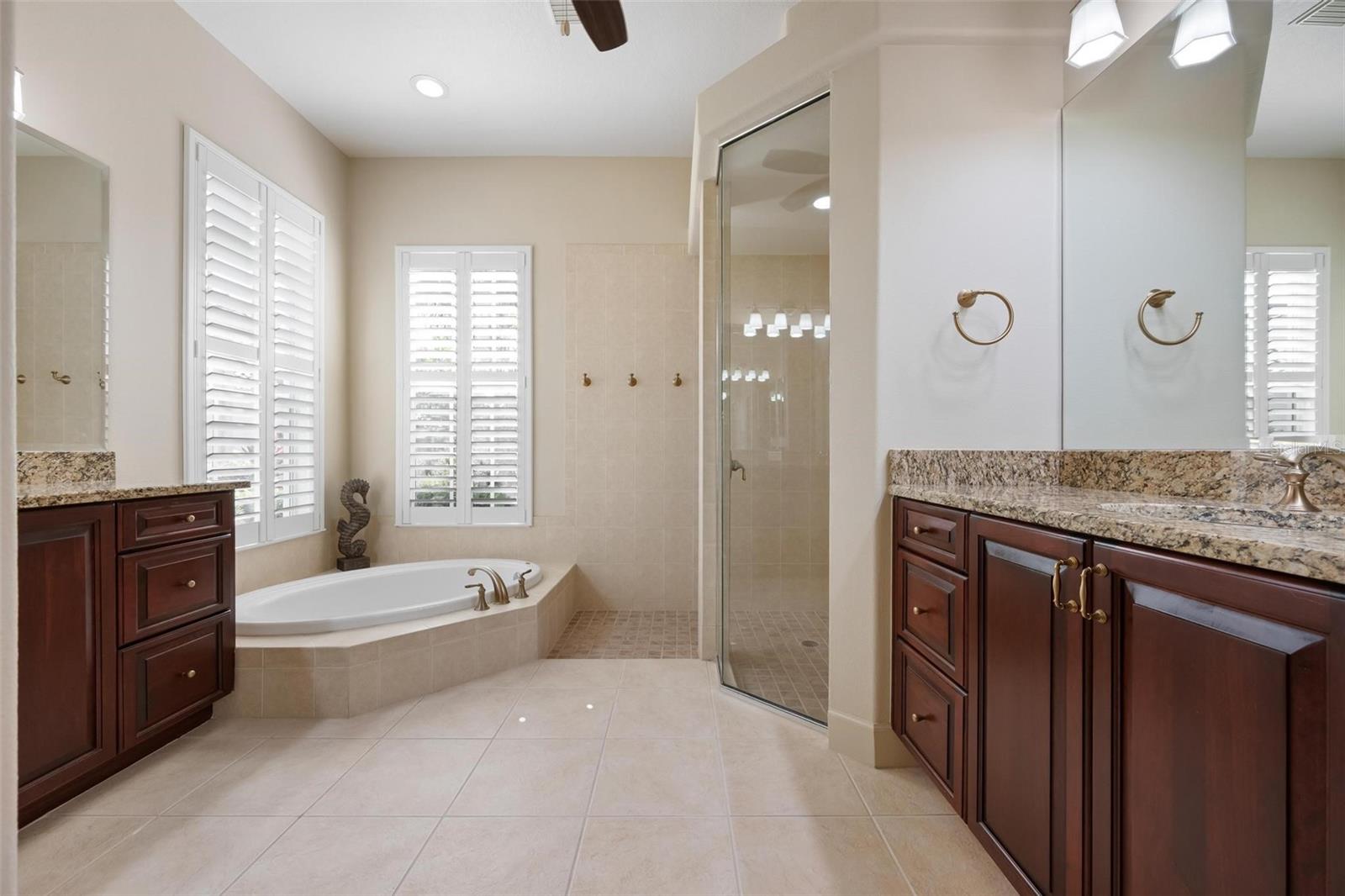 PELICAN POINTE GOLF & COUNTRY - Residential