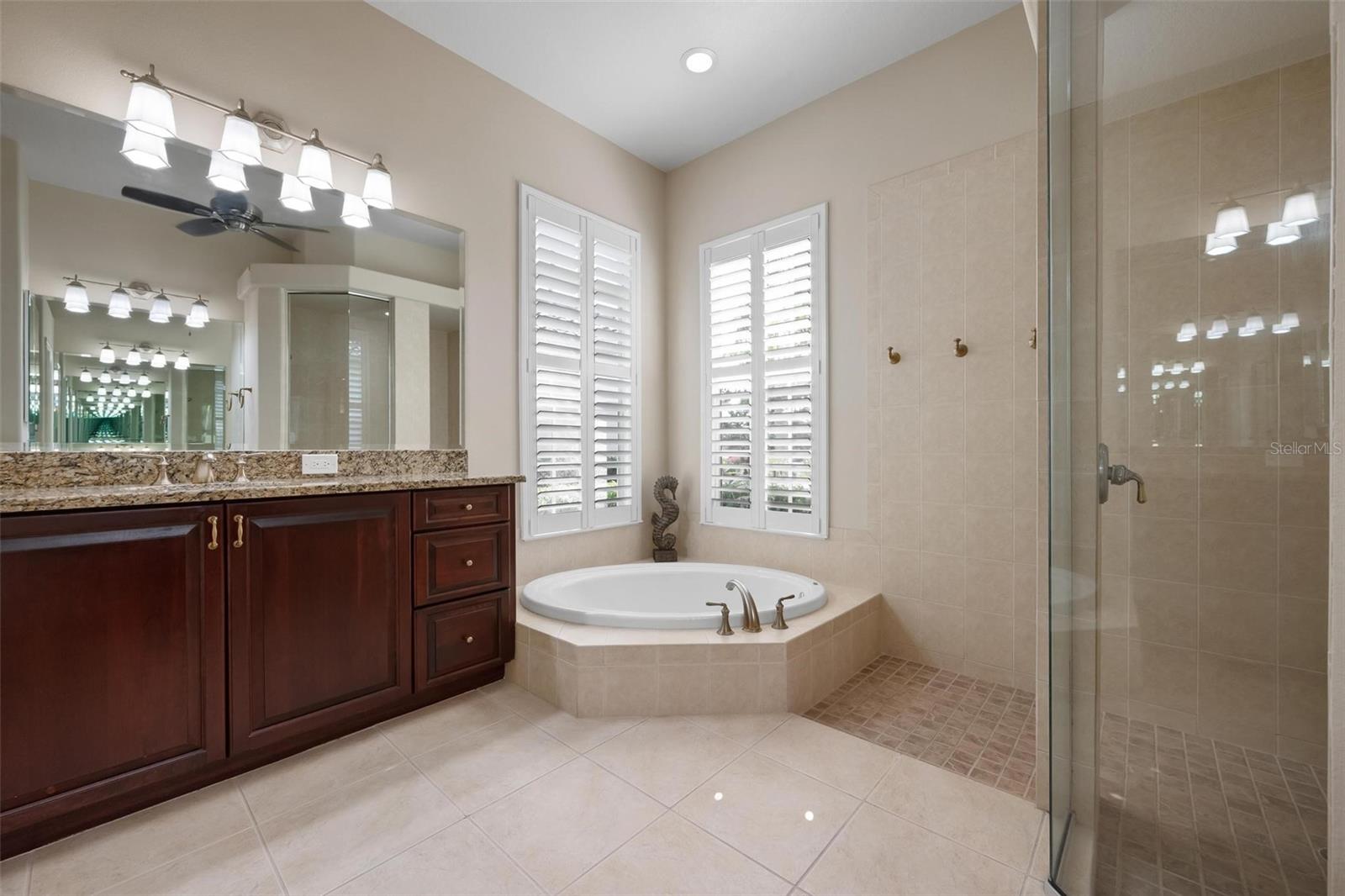 PELICAN POINTE GOLF & COUNTRY - Residential