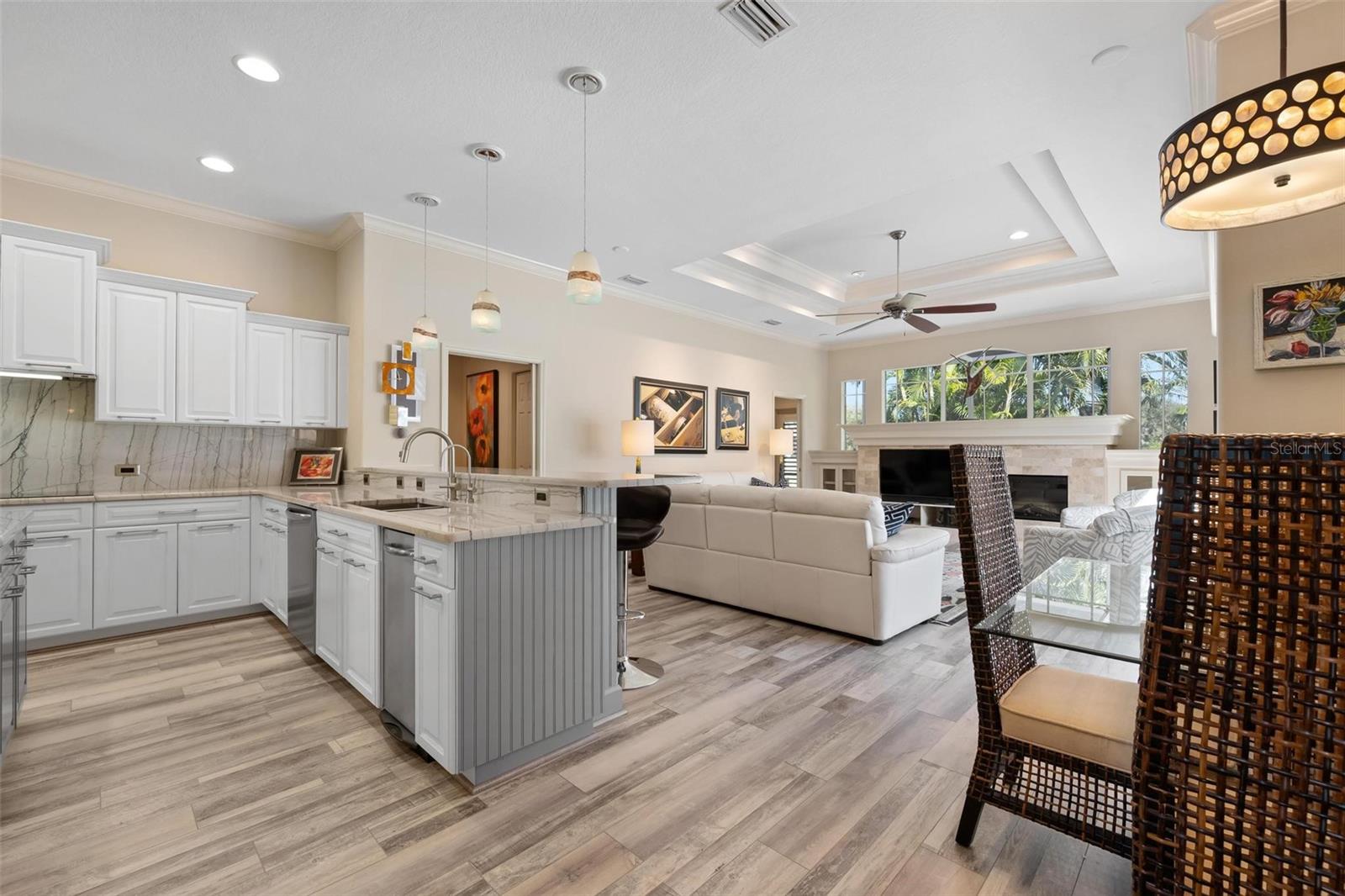 PELICAN POINTE GOLF & COUNTRY - Residential