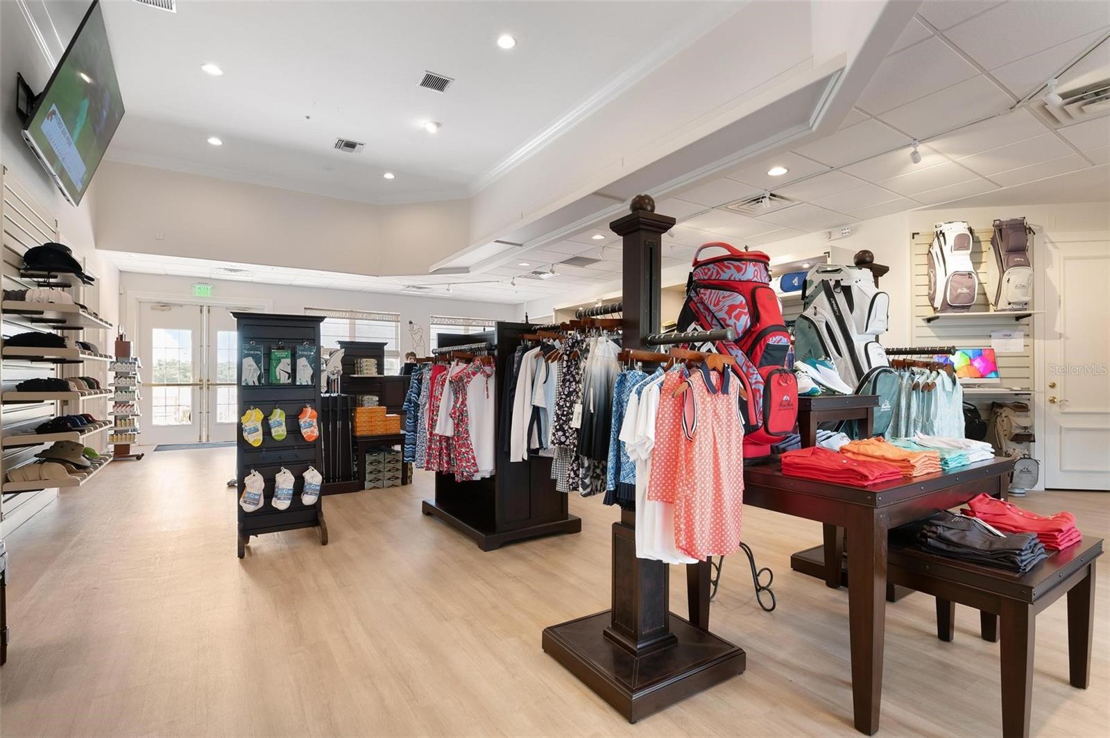 PELICAN POINTE GOLF & COUNTRY - Residential