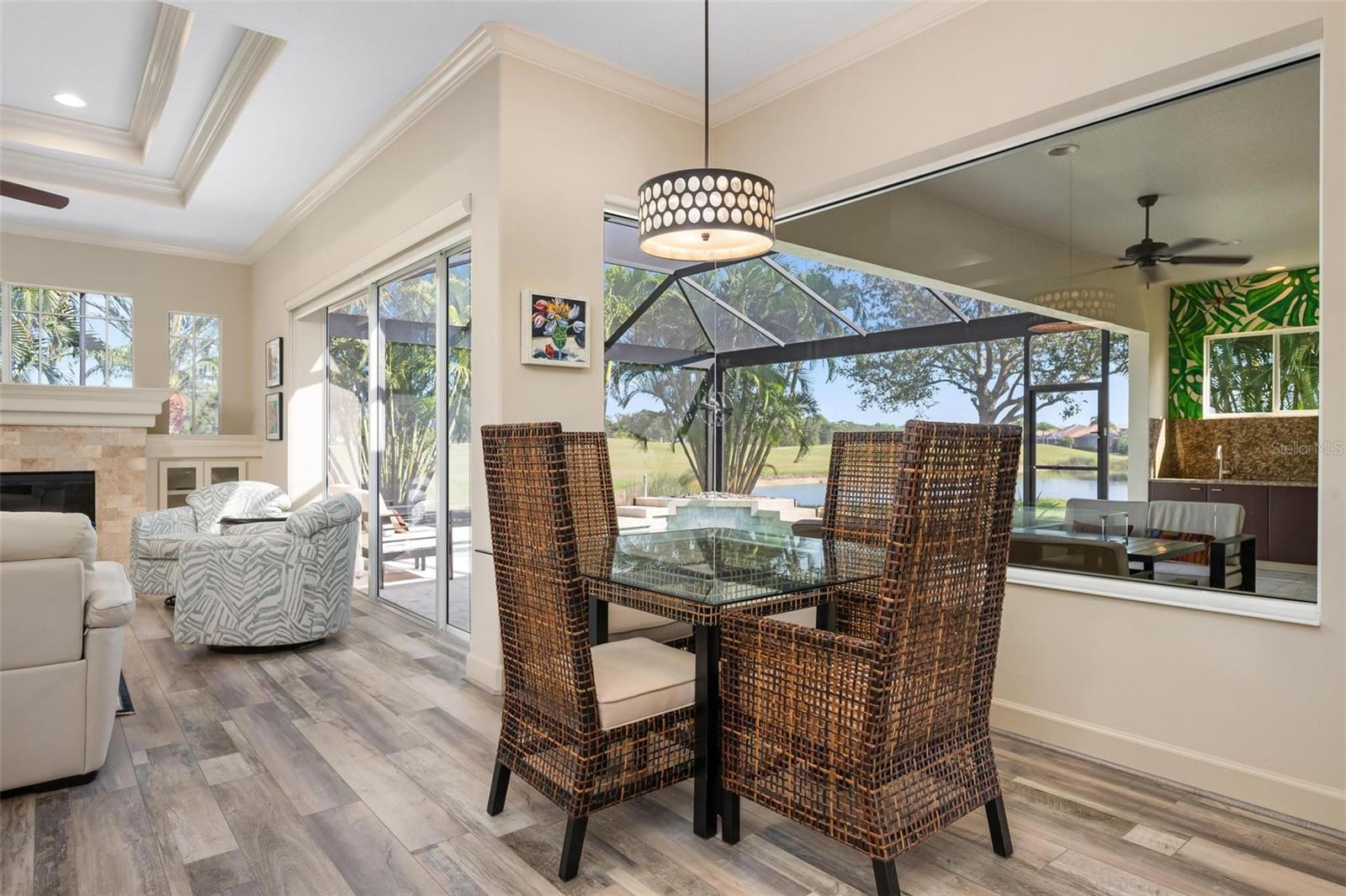 PELICAN POINTE GOLF & COUNTRY - Residential