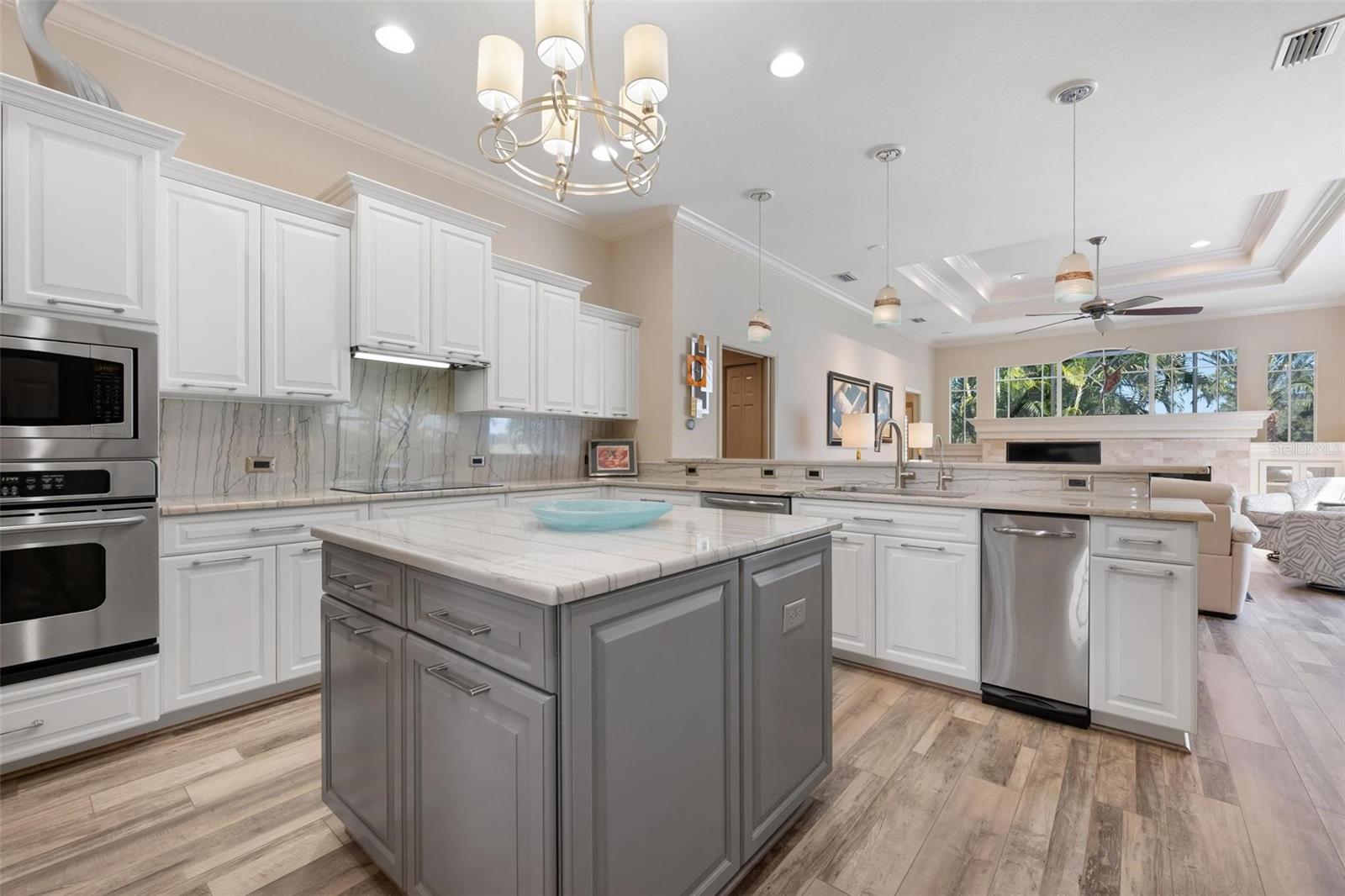 PELICAN POINTE GOLF & COUNTRY - Residential