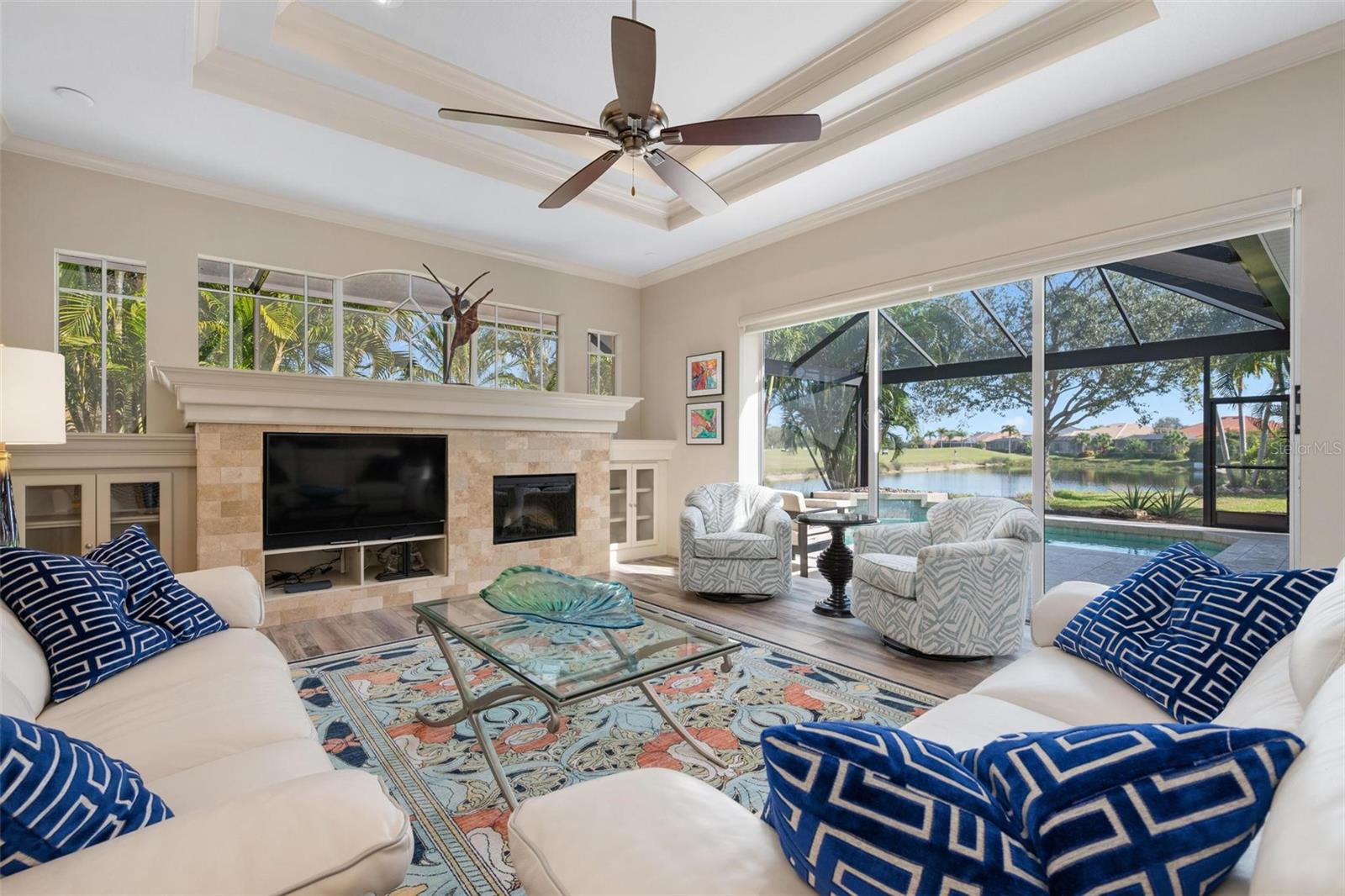 PELICAN POINTE GOLF & COUNTRY - Residential