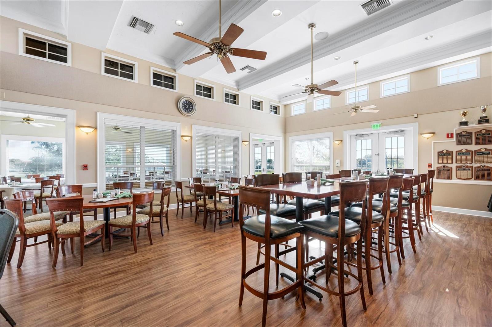 PELICAN POINTE GOLF & COUNTRY - Residential