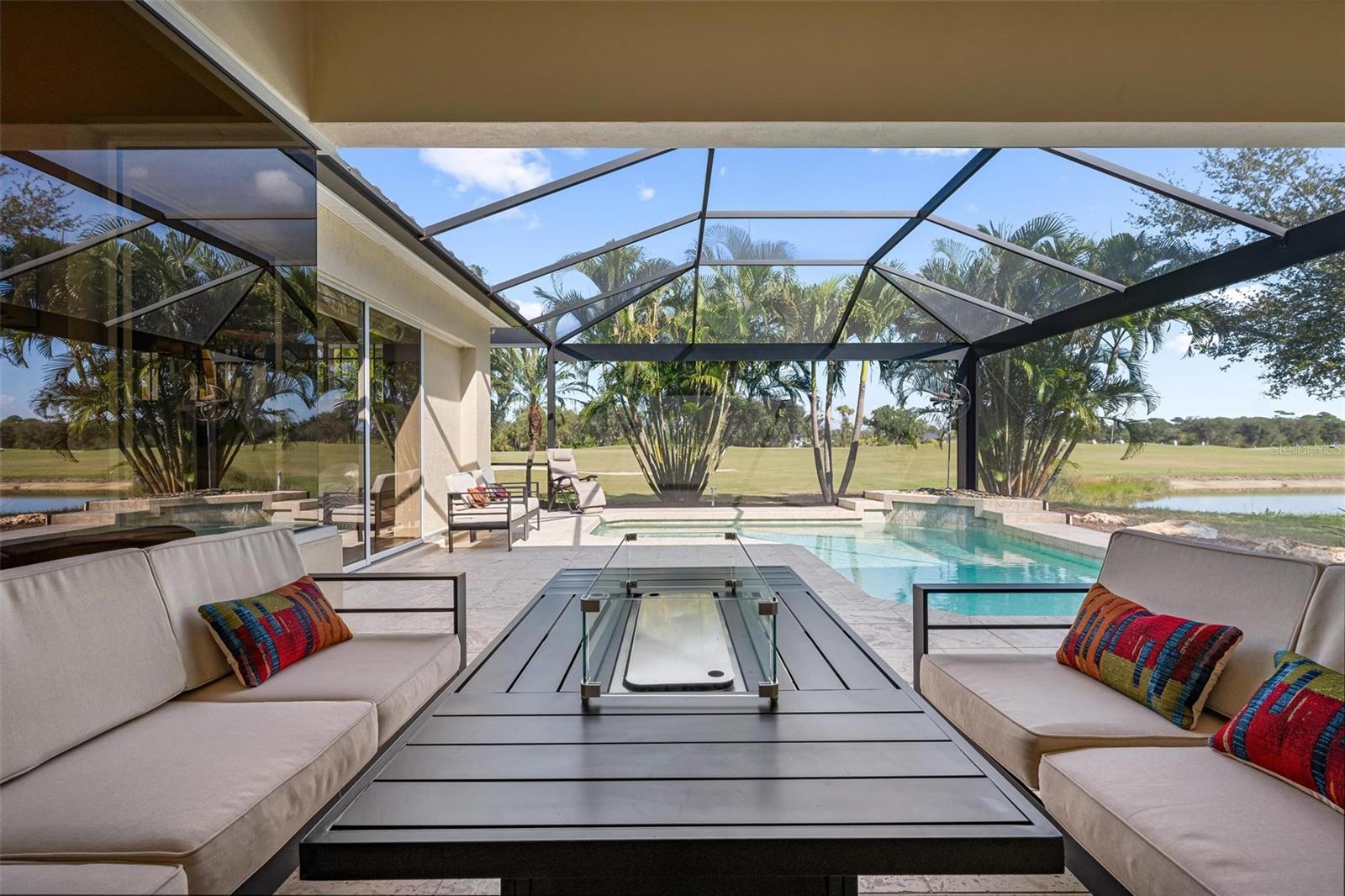 PELICAN POINTE GOLF & COUNTRY - Residential