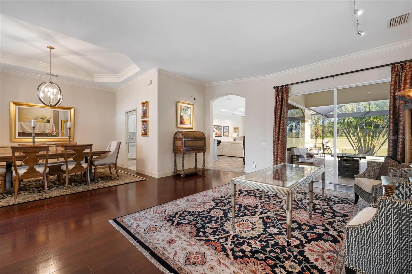 PELICAN POINTE GOLF & COUNTRY - Residential