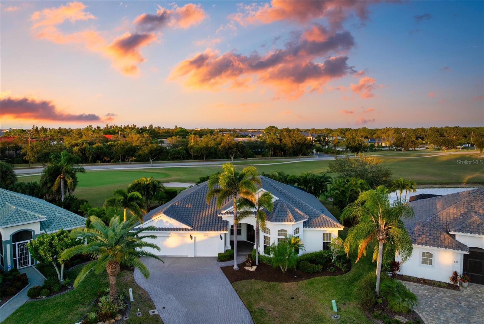 PELICAN POINTE GOLF & COUNTRY - Residential