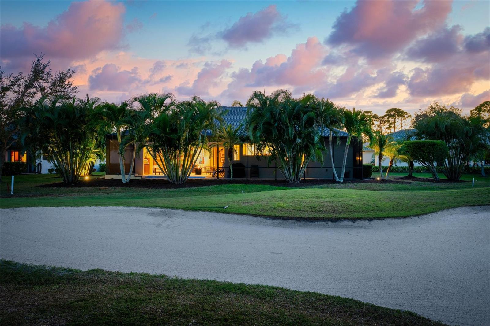 PELICAN POINTE GOLF & COUNTRY - Residential