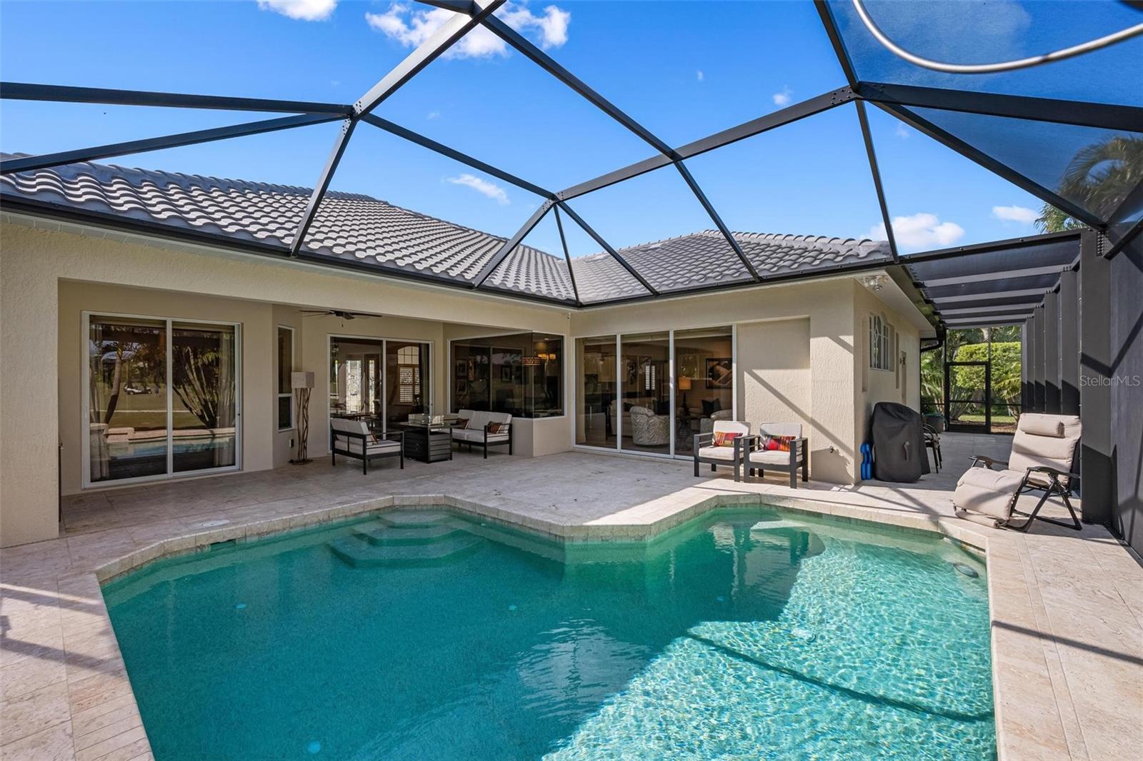 PELICAN POINTE GOLF & COUNTRY - Residential