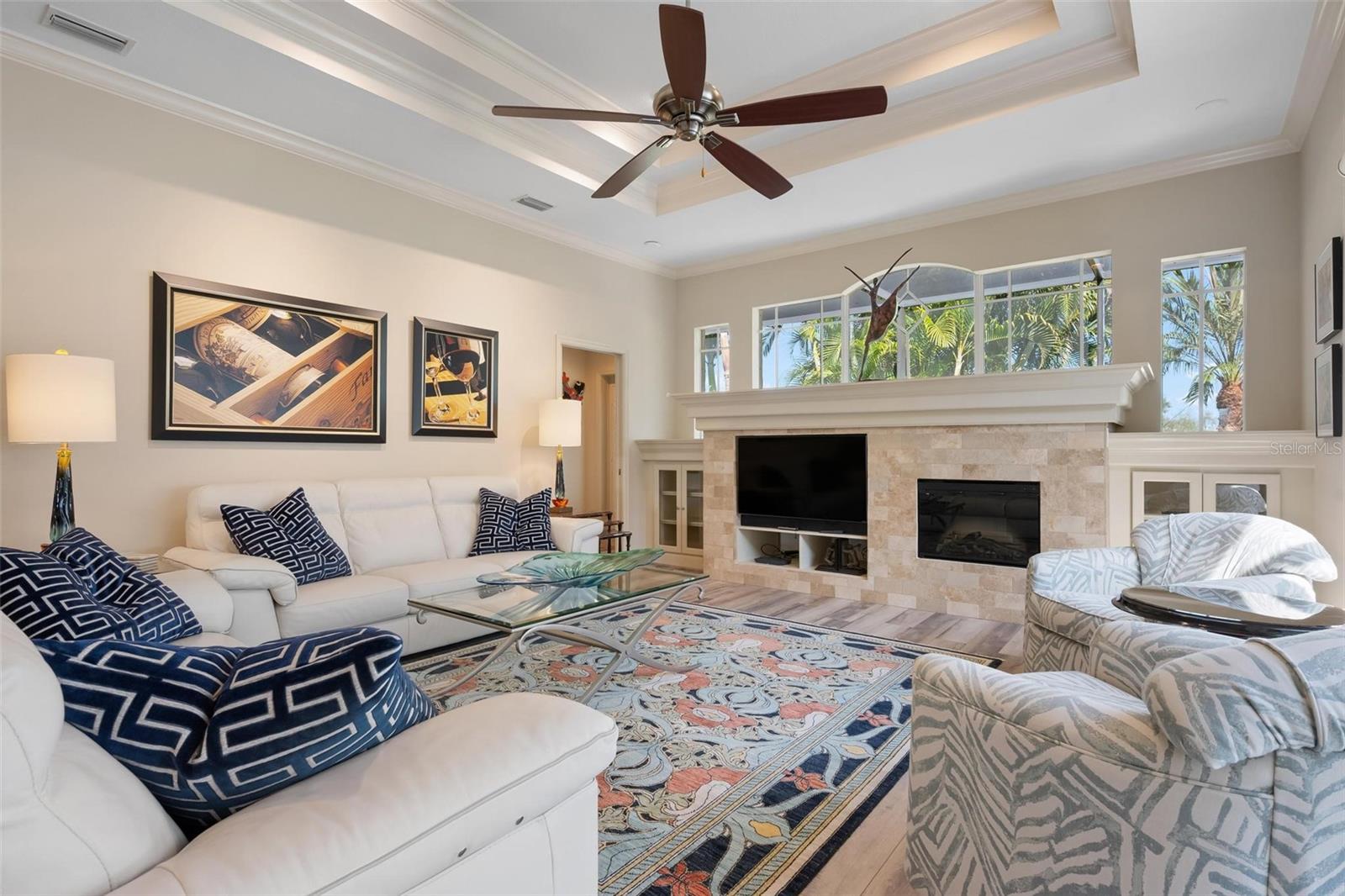 PELICAN POINTE GOLF & COUNTRY - Residential