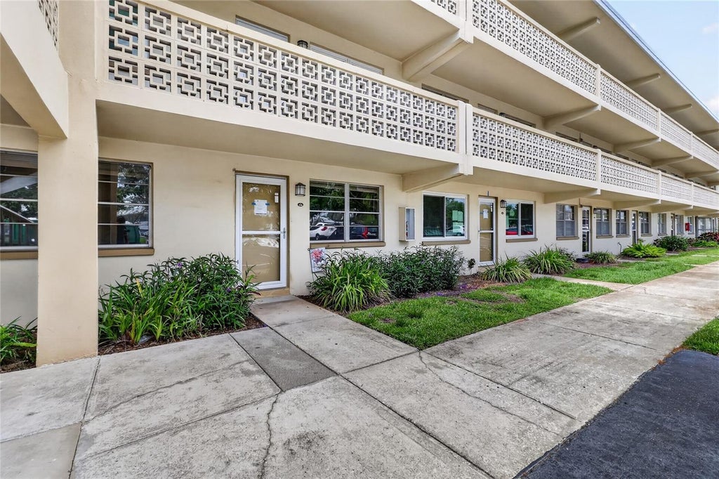 Photo of 951 79th Avenue N #115, St Petersburg, FL 33702 (MLS # TB8521336)