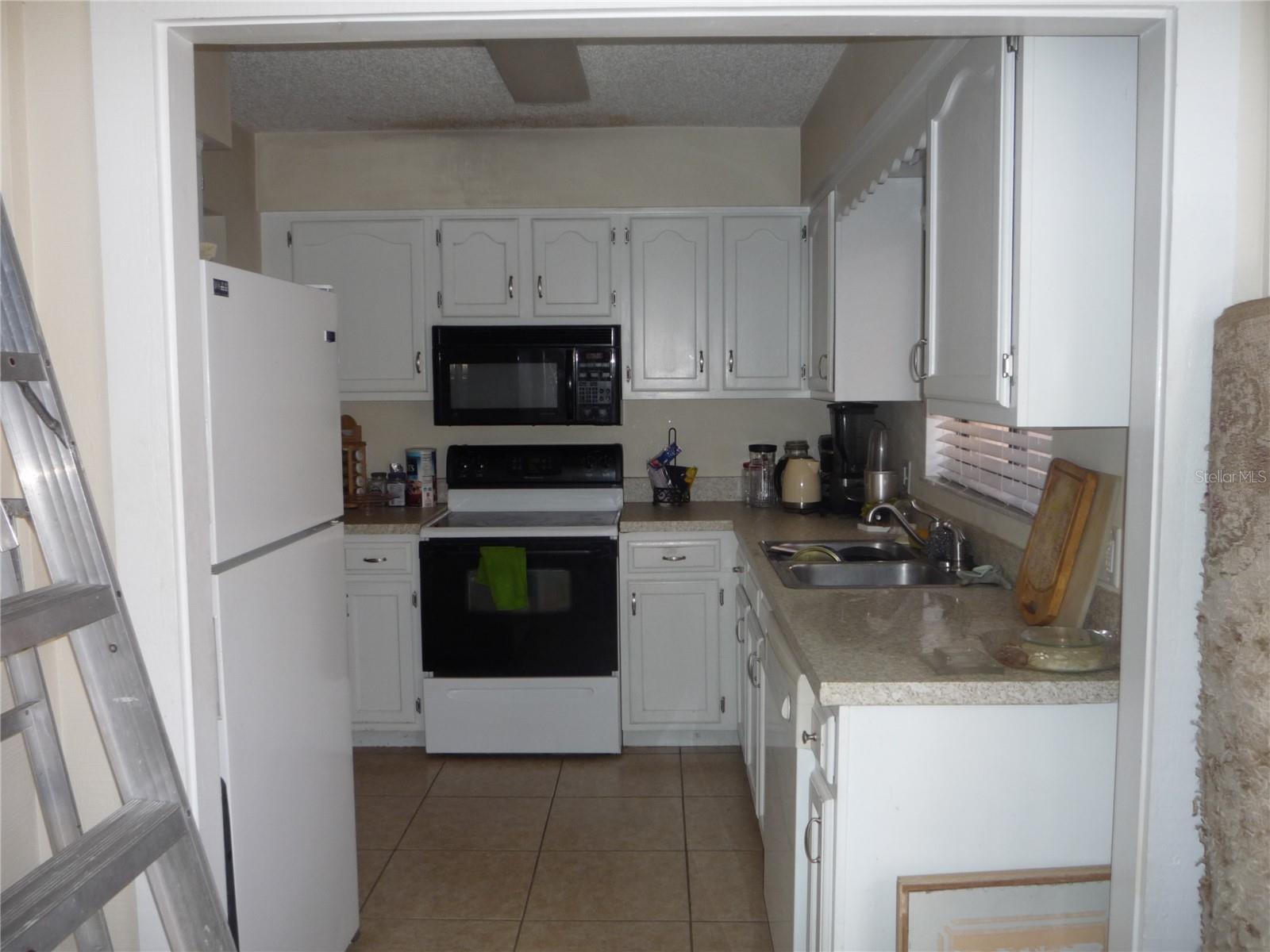 BREEZEWOOD VILLAGE CONDO PH 01-04 - Residential