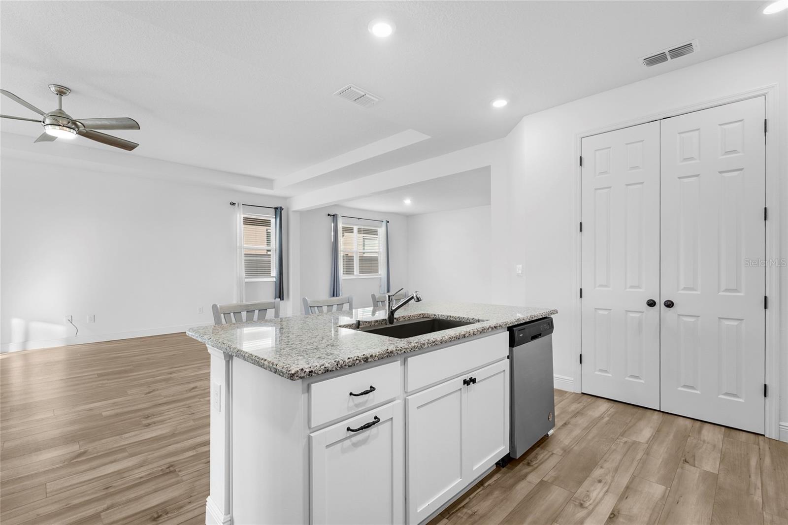 GRADY POINTE - Residential