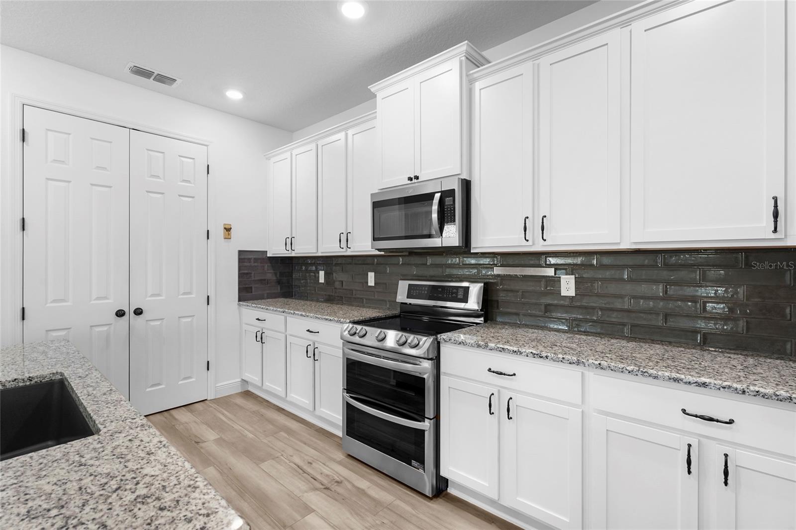 GRADY POINTE - Residential