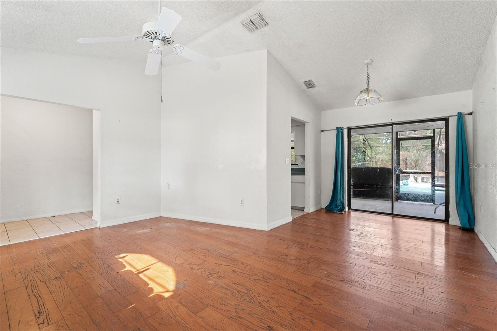 SPRING HILL - Residential