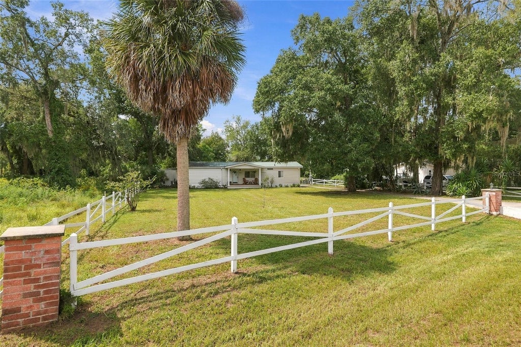 Photo of 17490 SE 24th Lane Road, Silver Springs, FL 34488 (MLS # OM732563)