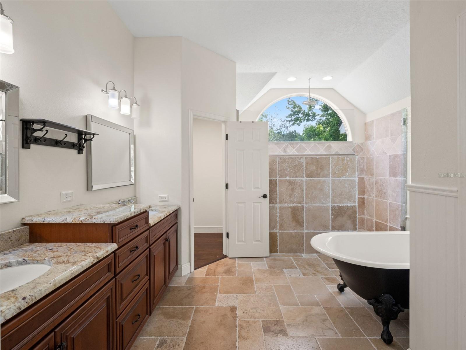 RIVER WALK - Residential
