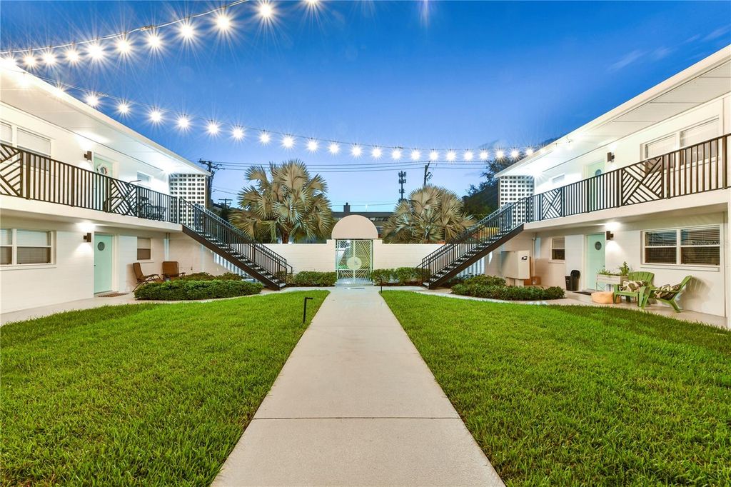 Photo of 807 S Howard Avenue, Tampa, FL 33606 (MLS # TB8347506)