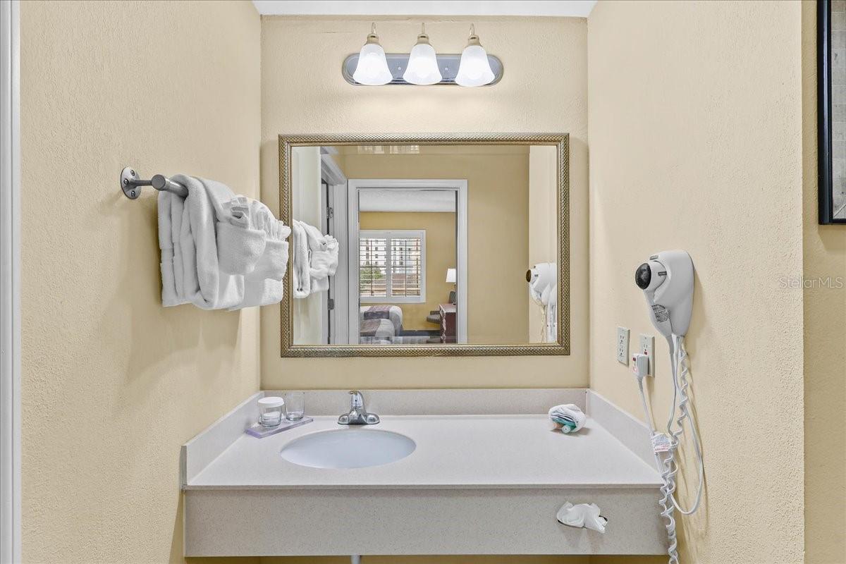 STAYSKY SUITES - Residential