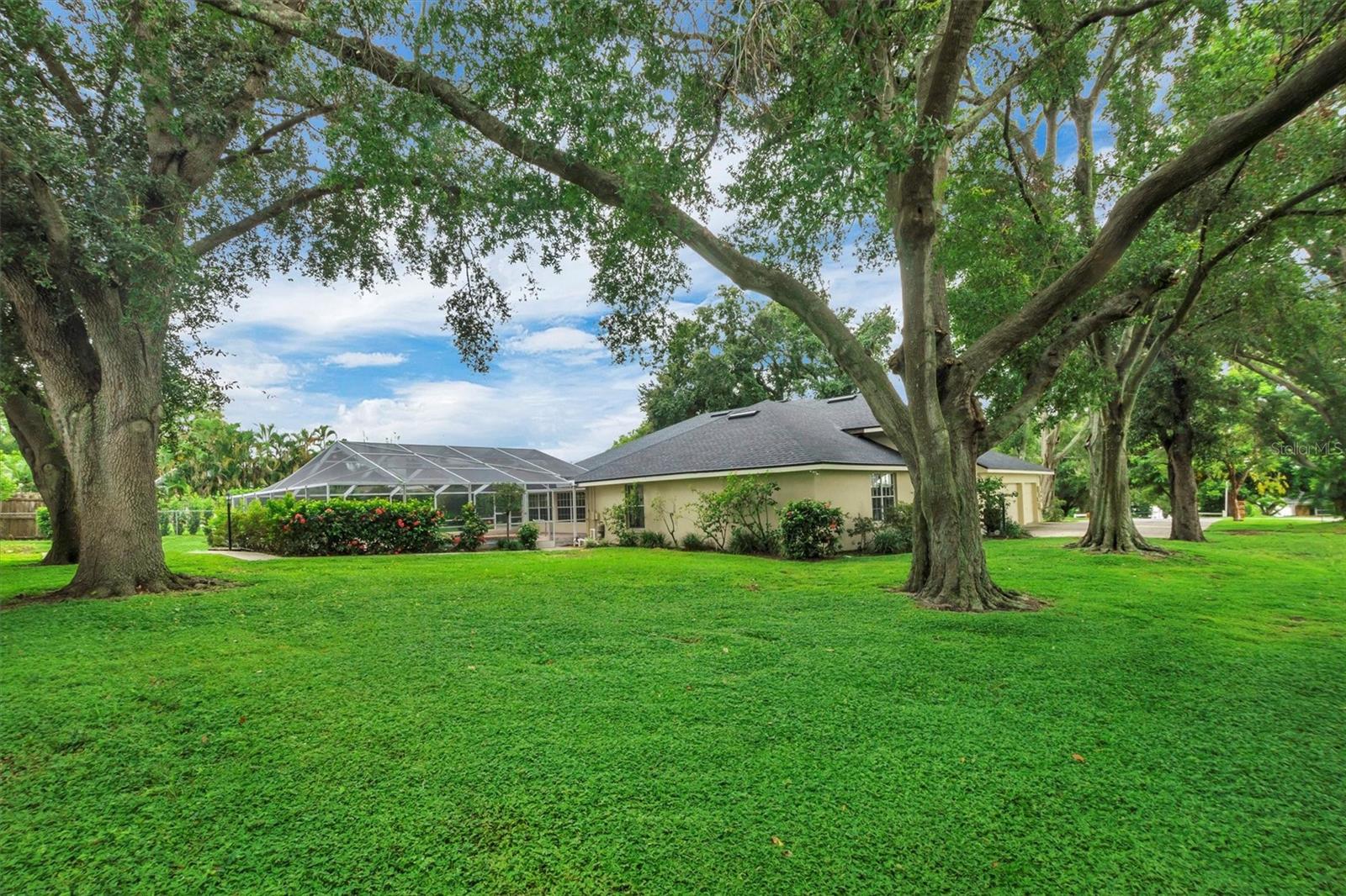 ELOISE WOODS WEST LAKE FLORENCE UNIT - Residential