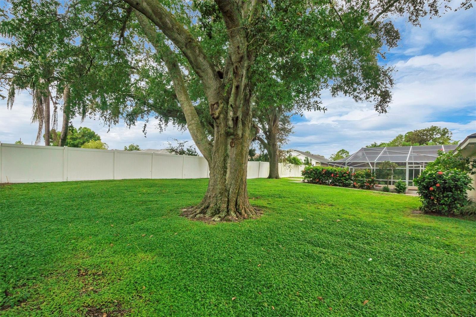 ELOISE WOODS WEST LAKE FLORENCE UNIT - Residential