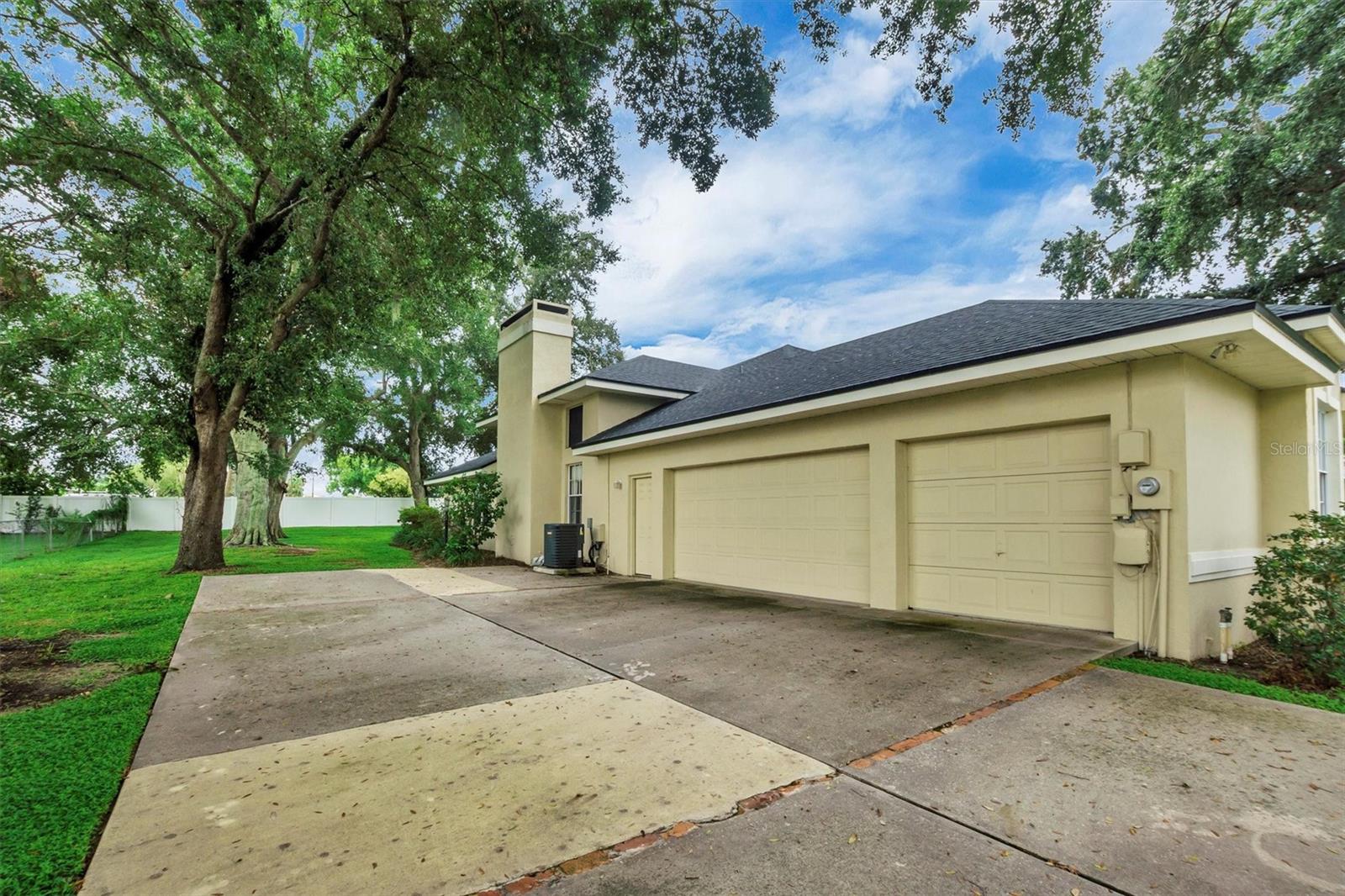 ELOISE WOODS WEST LAKE FLORENCE UNIT - Residential