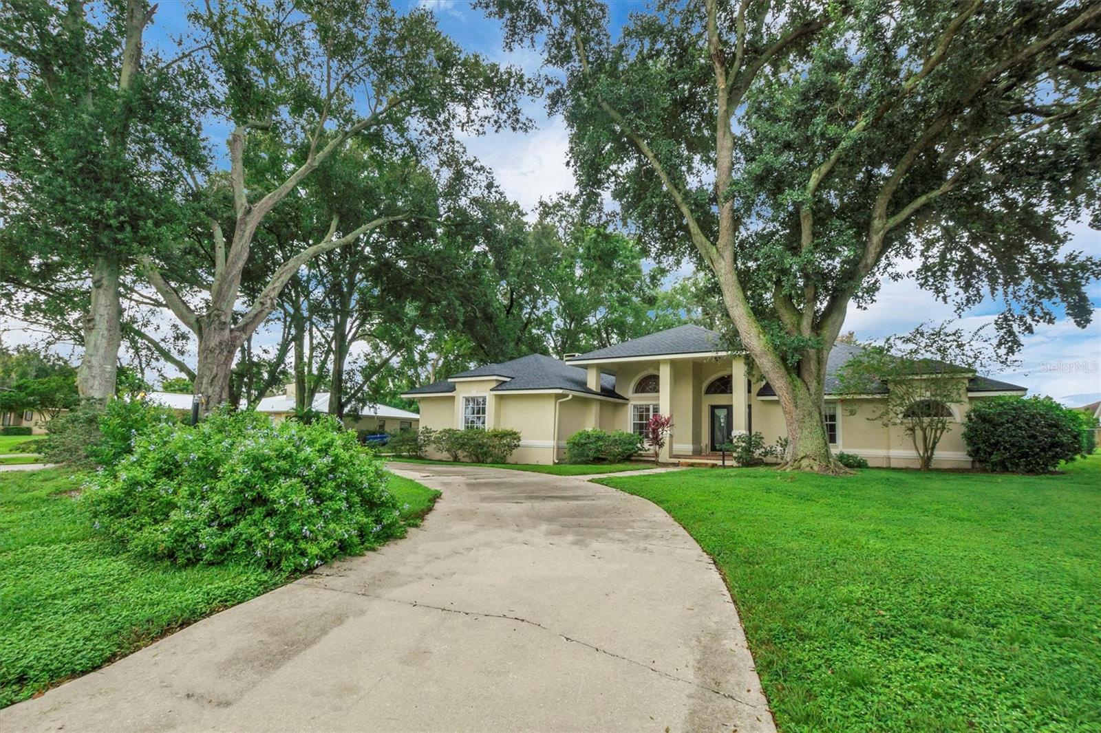ELOISE WOODS WEST LAKE FLORENCE UNIT - Residential